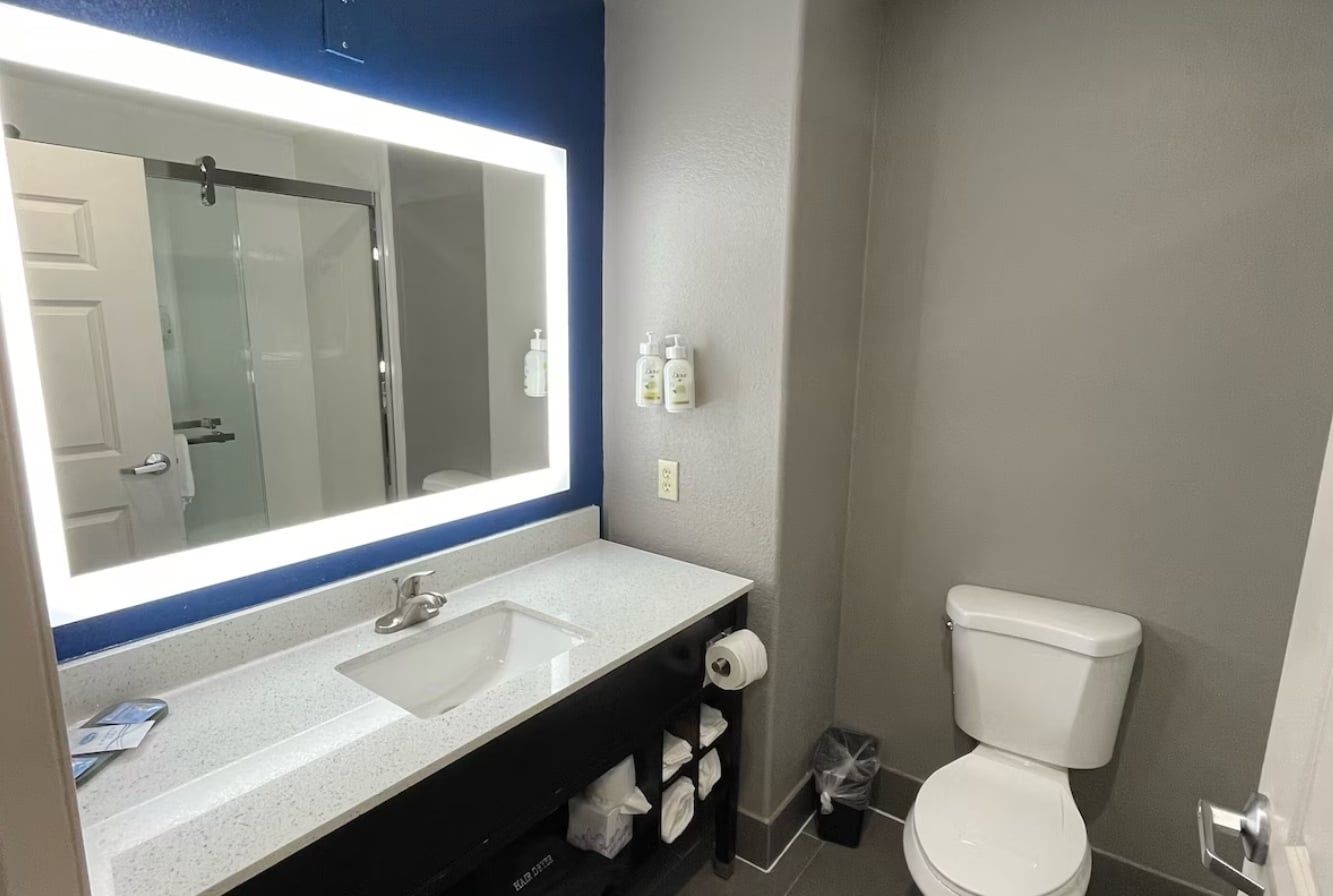 Double King Bed Non Smoking