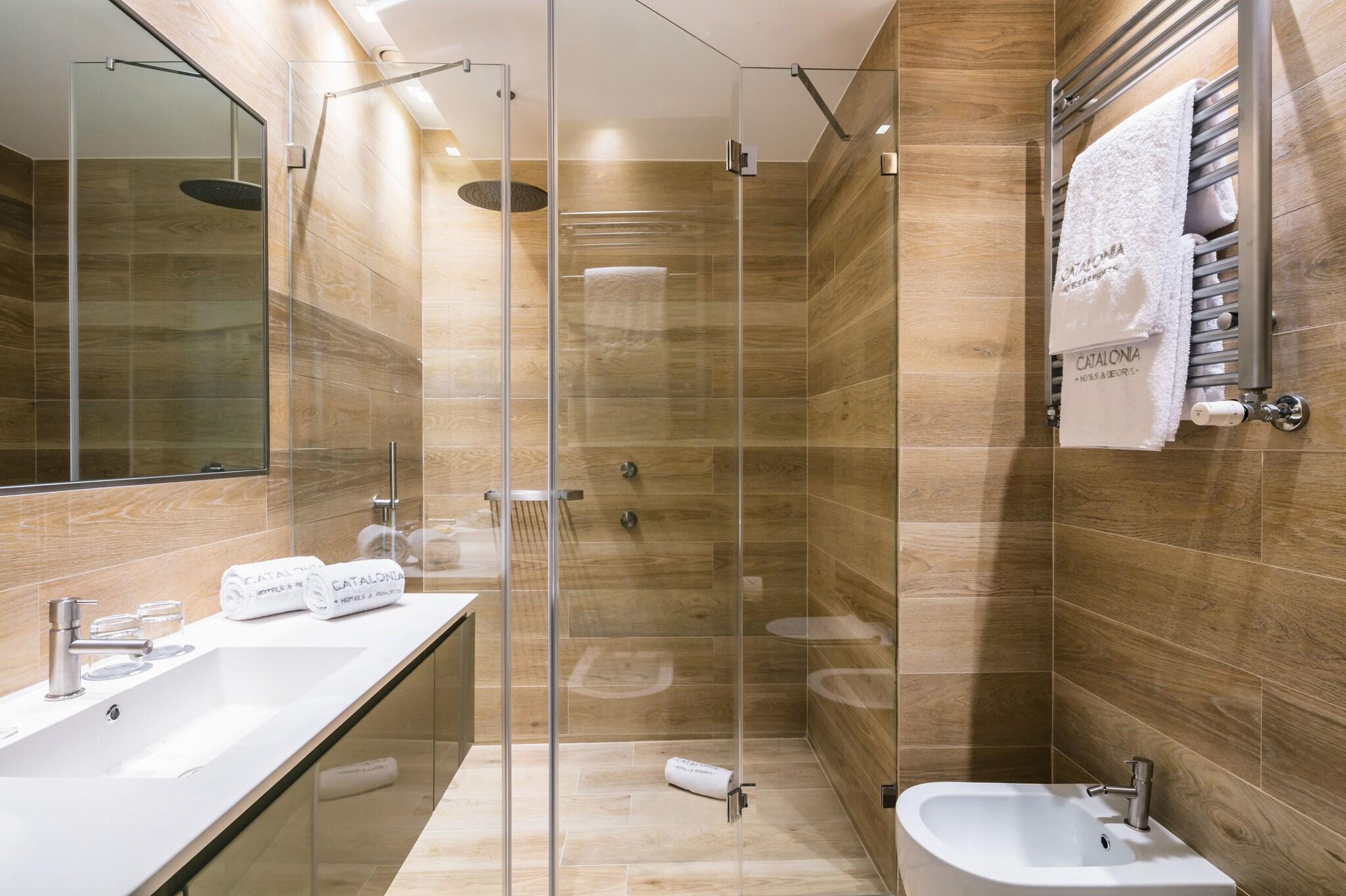 Family Room Queen Size Bed