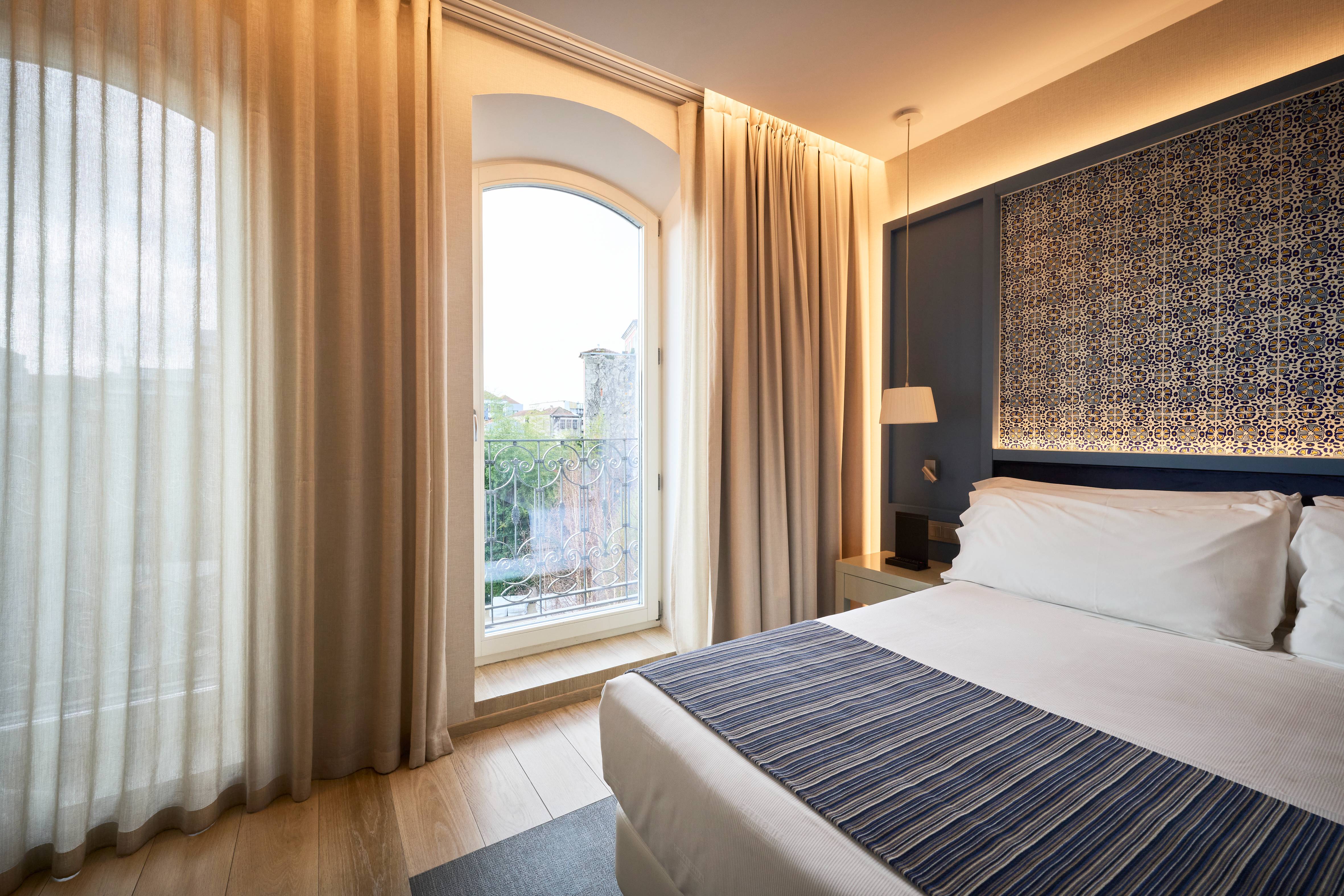 Double Single with Balcony