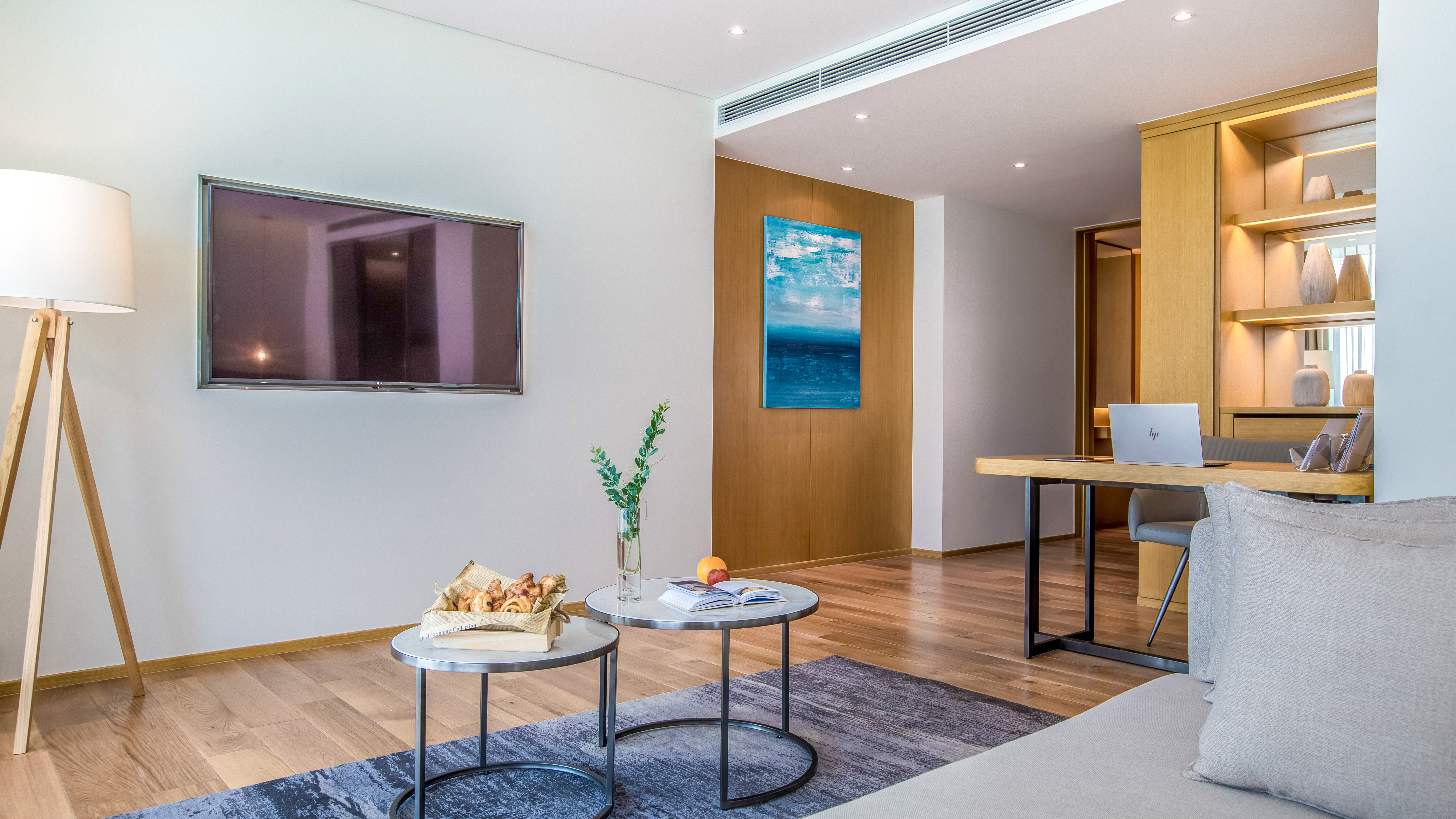 Junior Suite City View King Bed