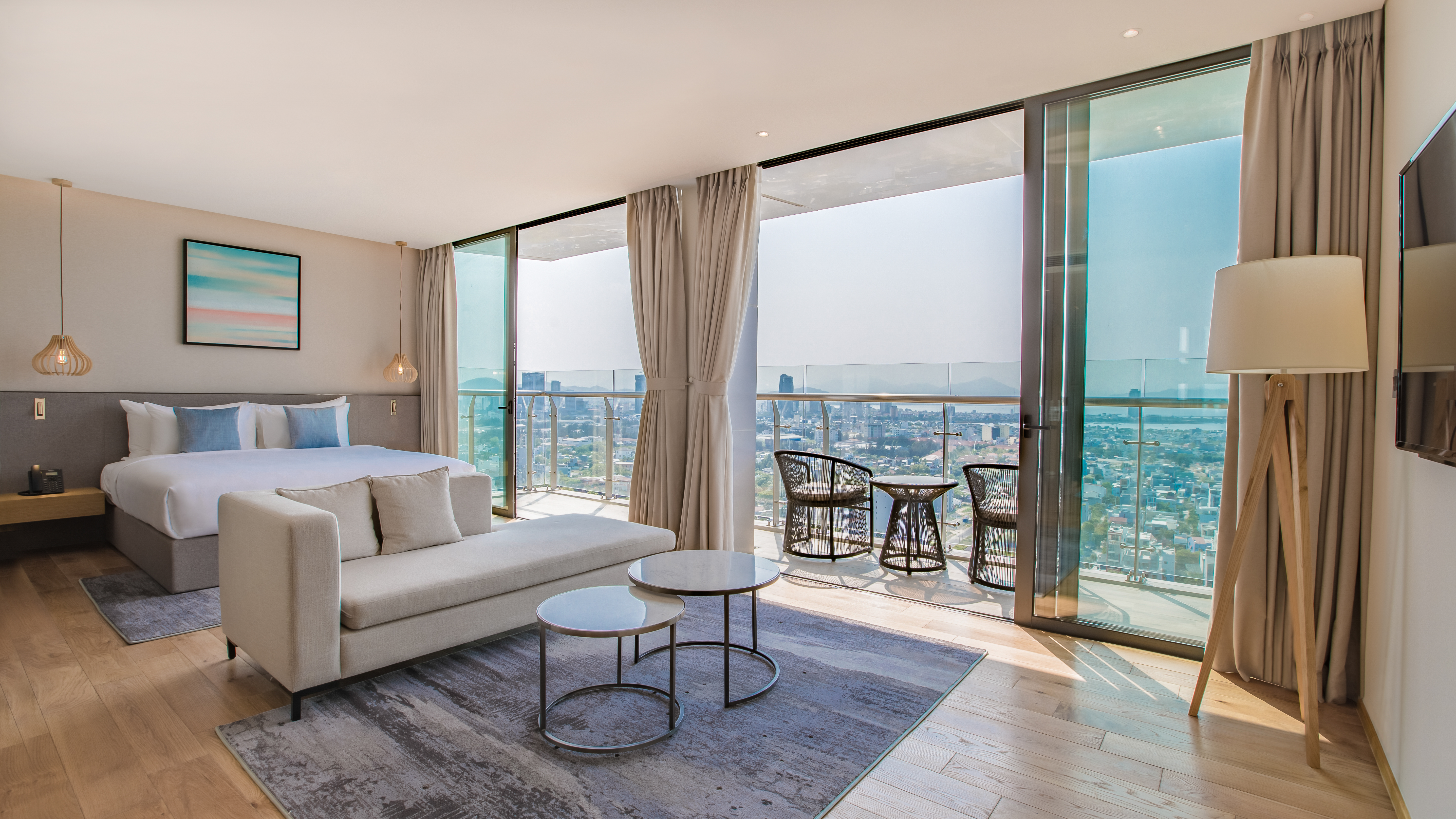 Junior Suite City View King Bed