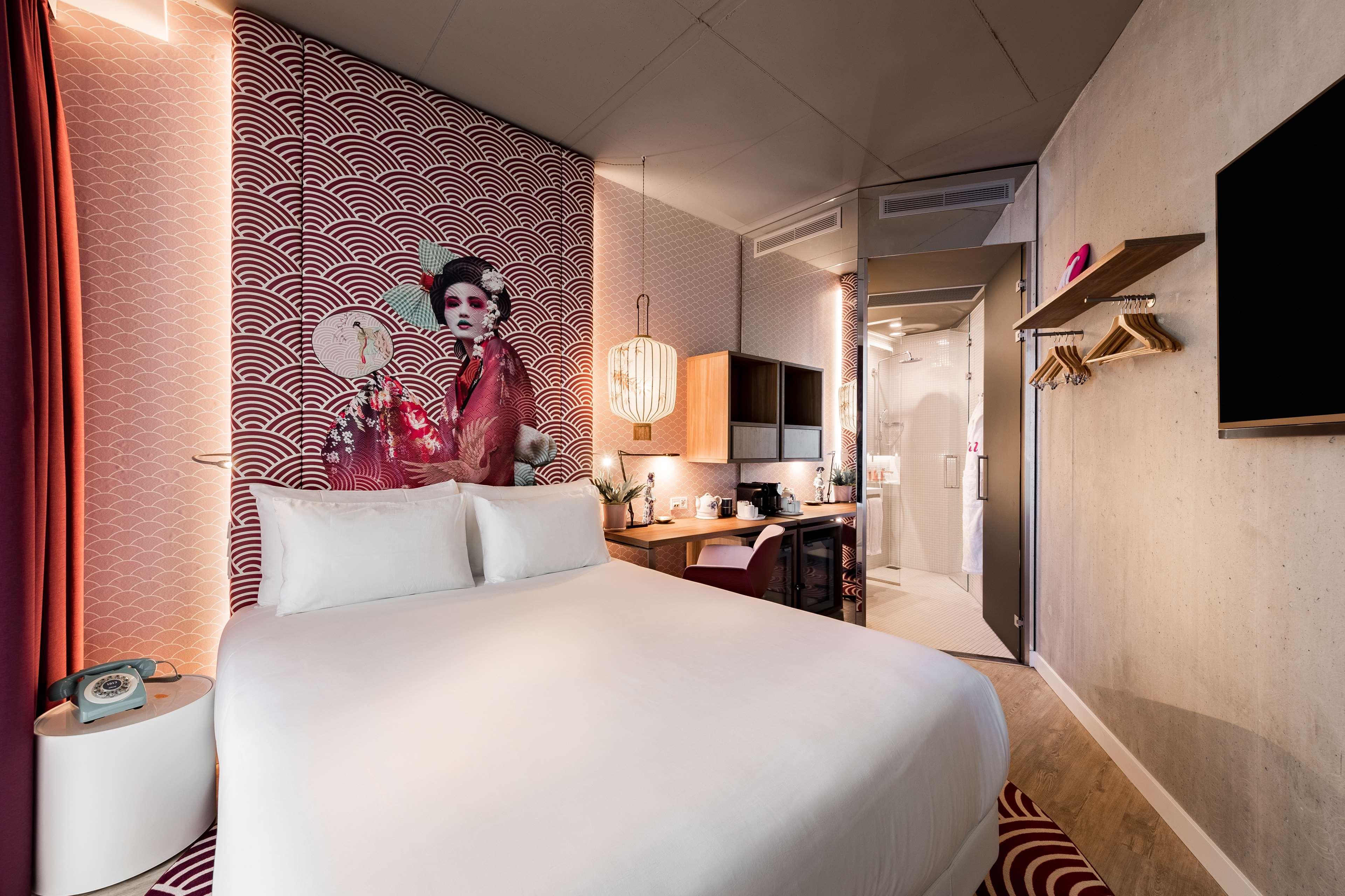 Single Superior with Views