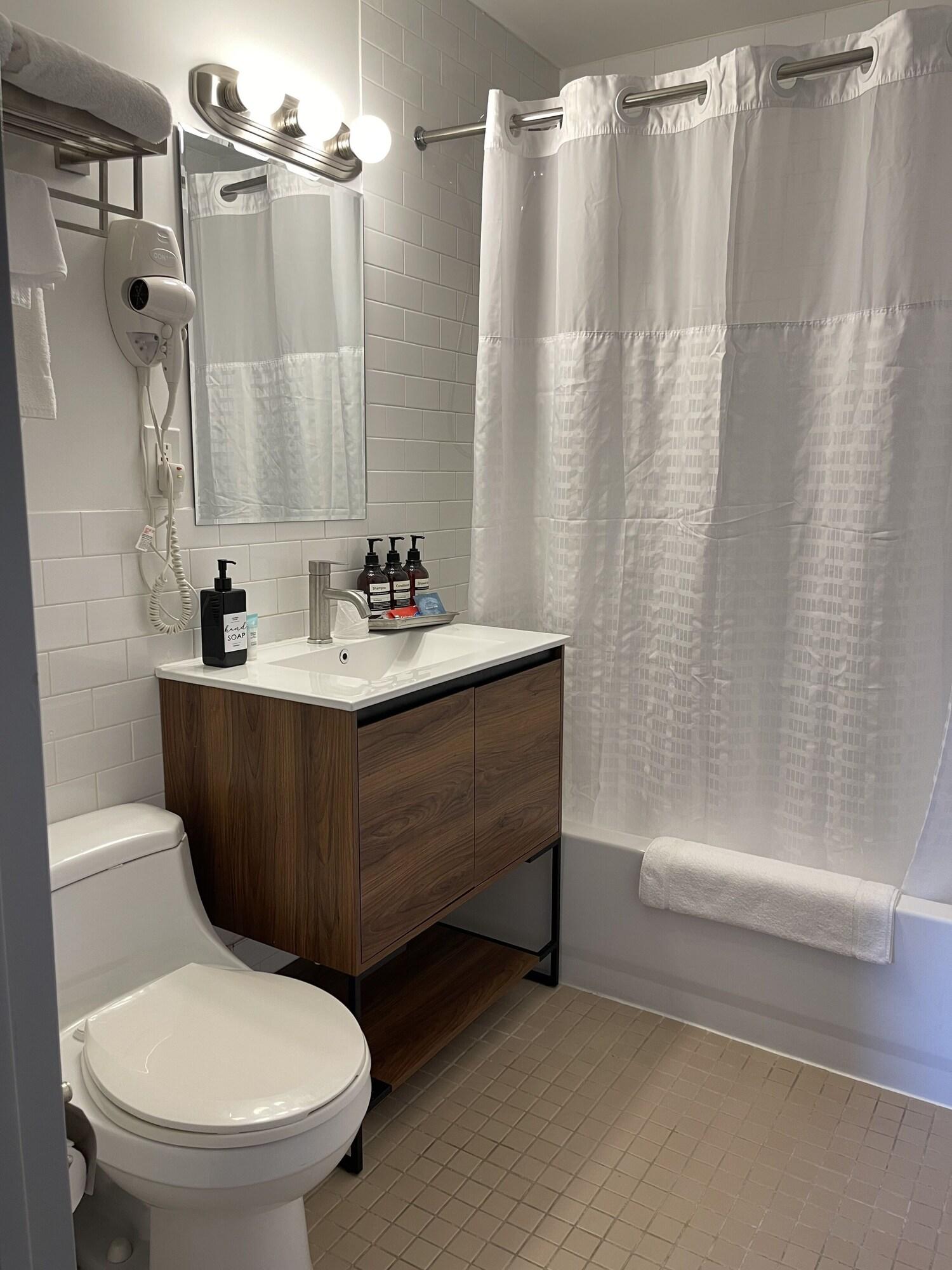 Double Deluxe City View King Bed