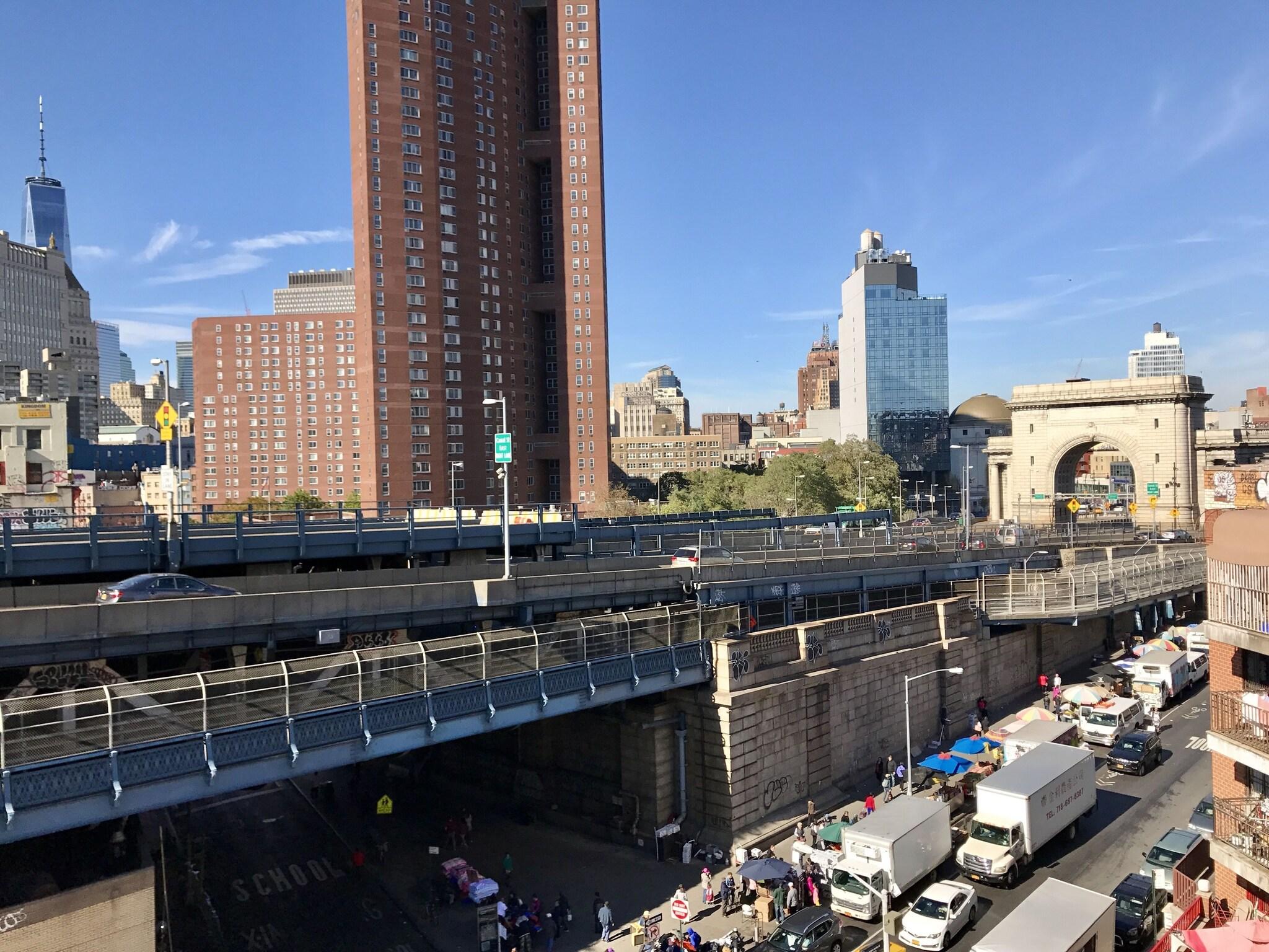 Double Deluxe City View King Bed