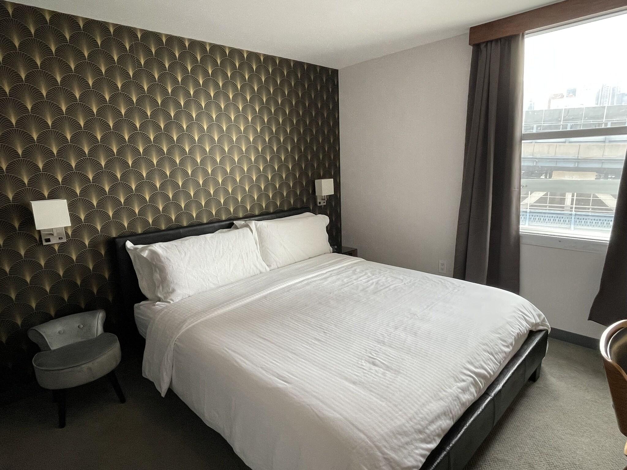 Double Deluxe City View King Bed