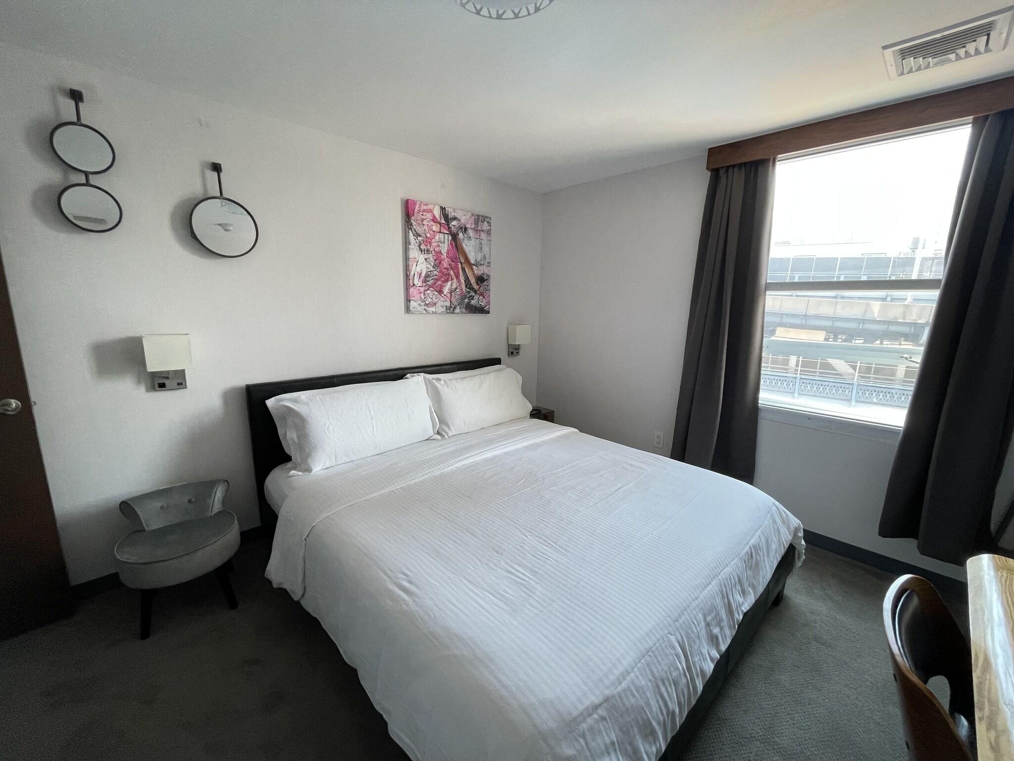 Double Deluxe City View King Bed