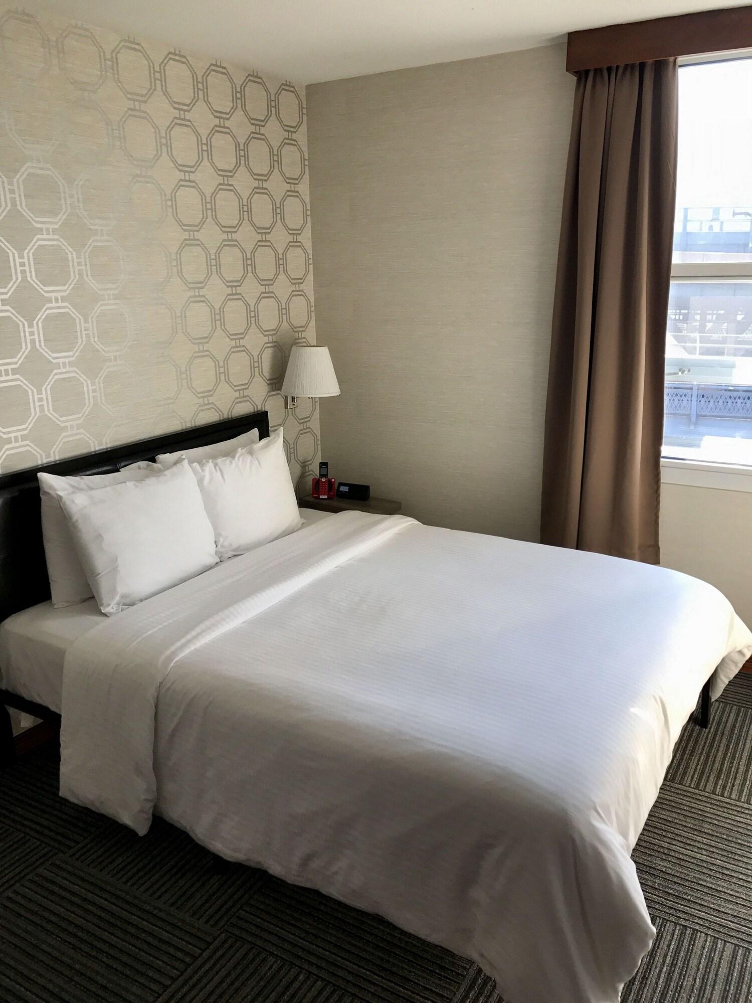 Double Deluxe City View King Bed