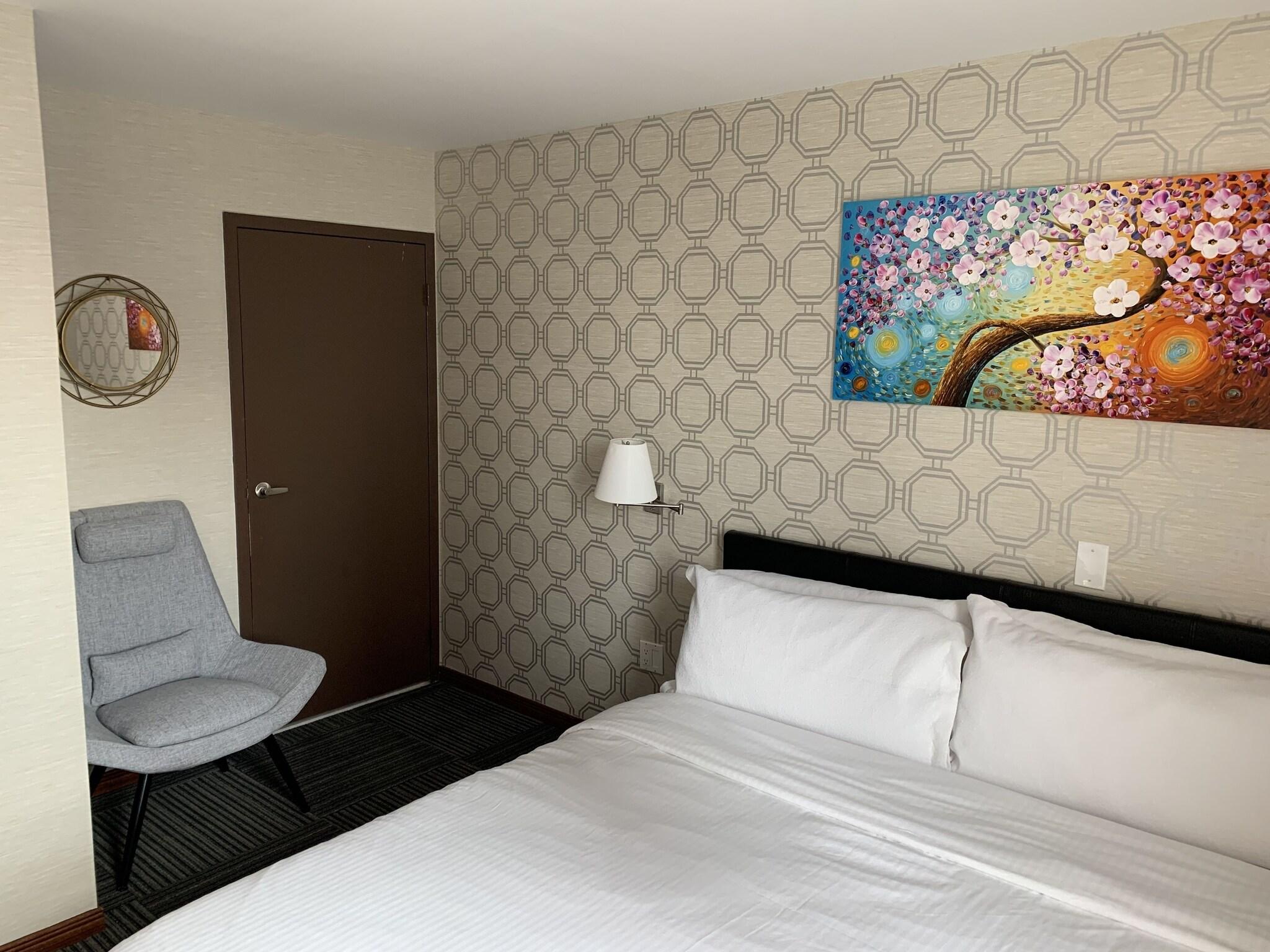 Double Deluxe City View King Bed