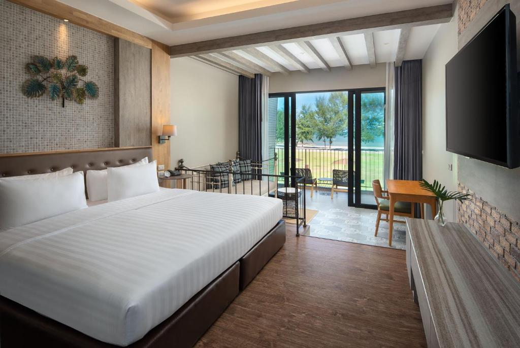 Double or Twin Deluxe Sea View