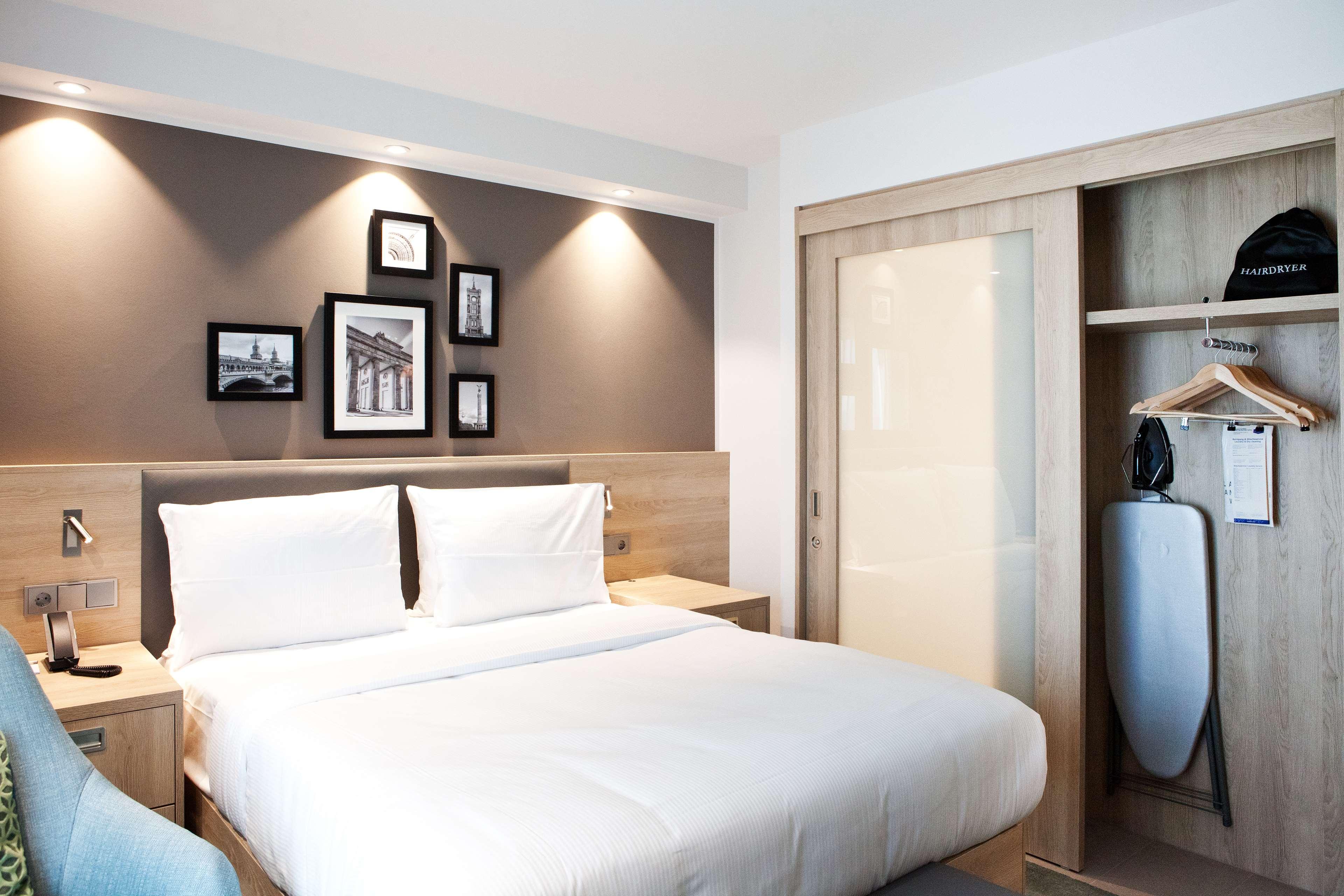 Family Room Accessible-queen Size Bed