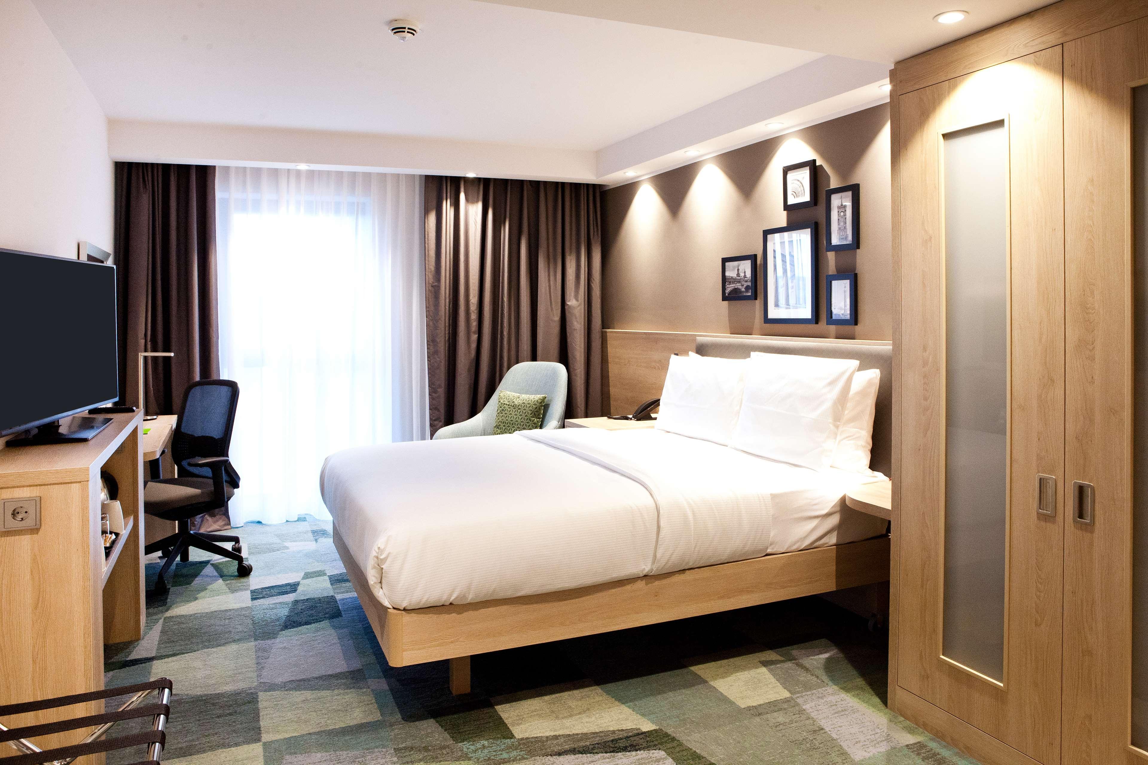 Double Accessible-queen Size Bed