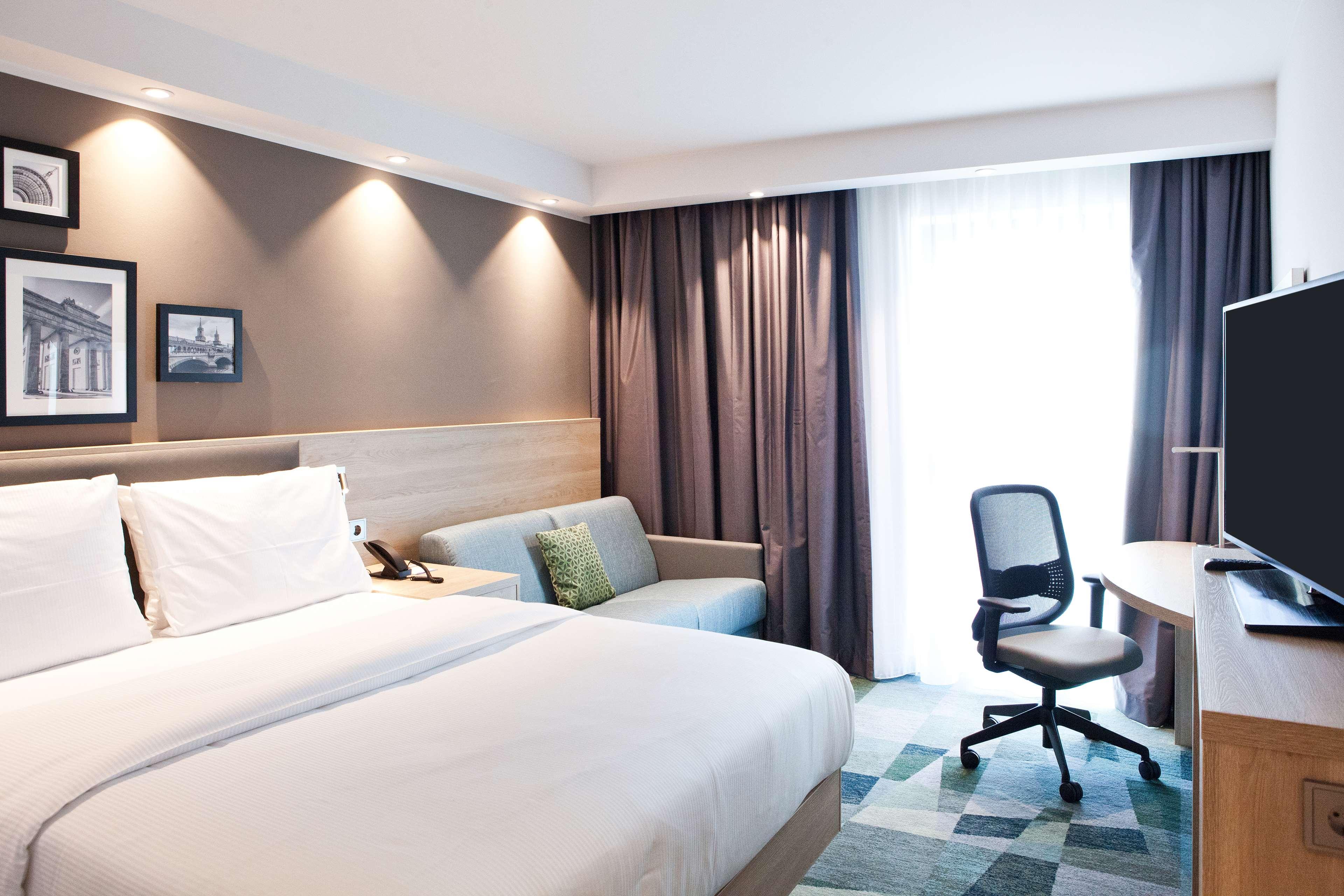 Double Queen Bed Non Smoking