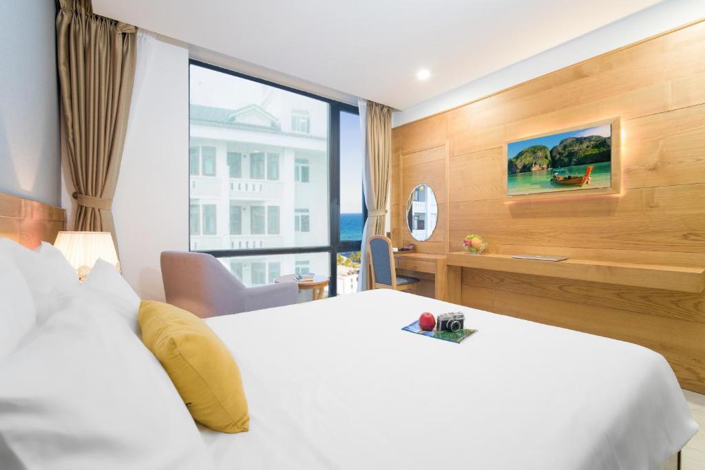 Double Deluxe Partial Ocean View