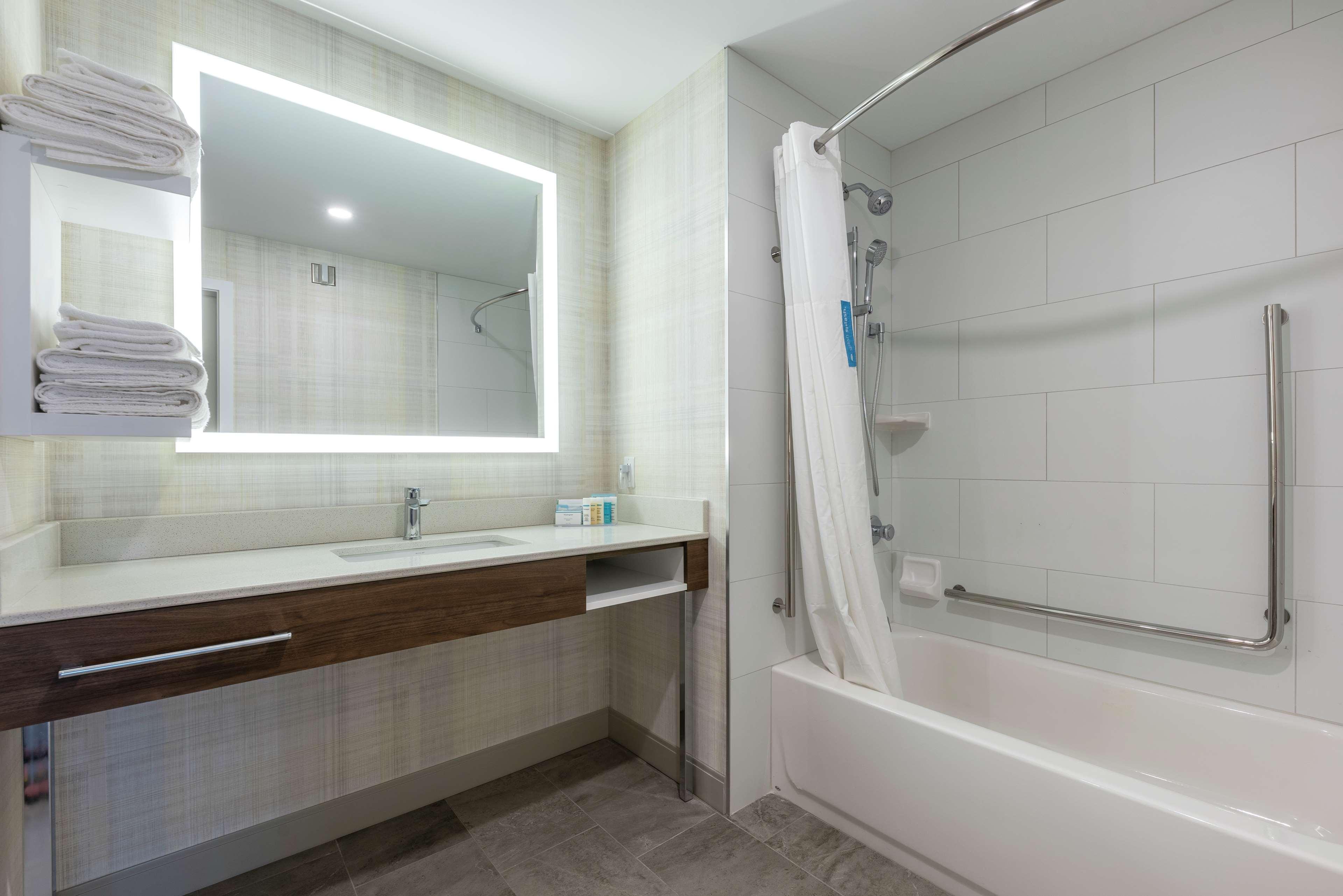 Studio Two Queen Beds