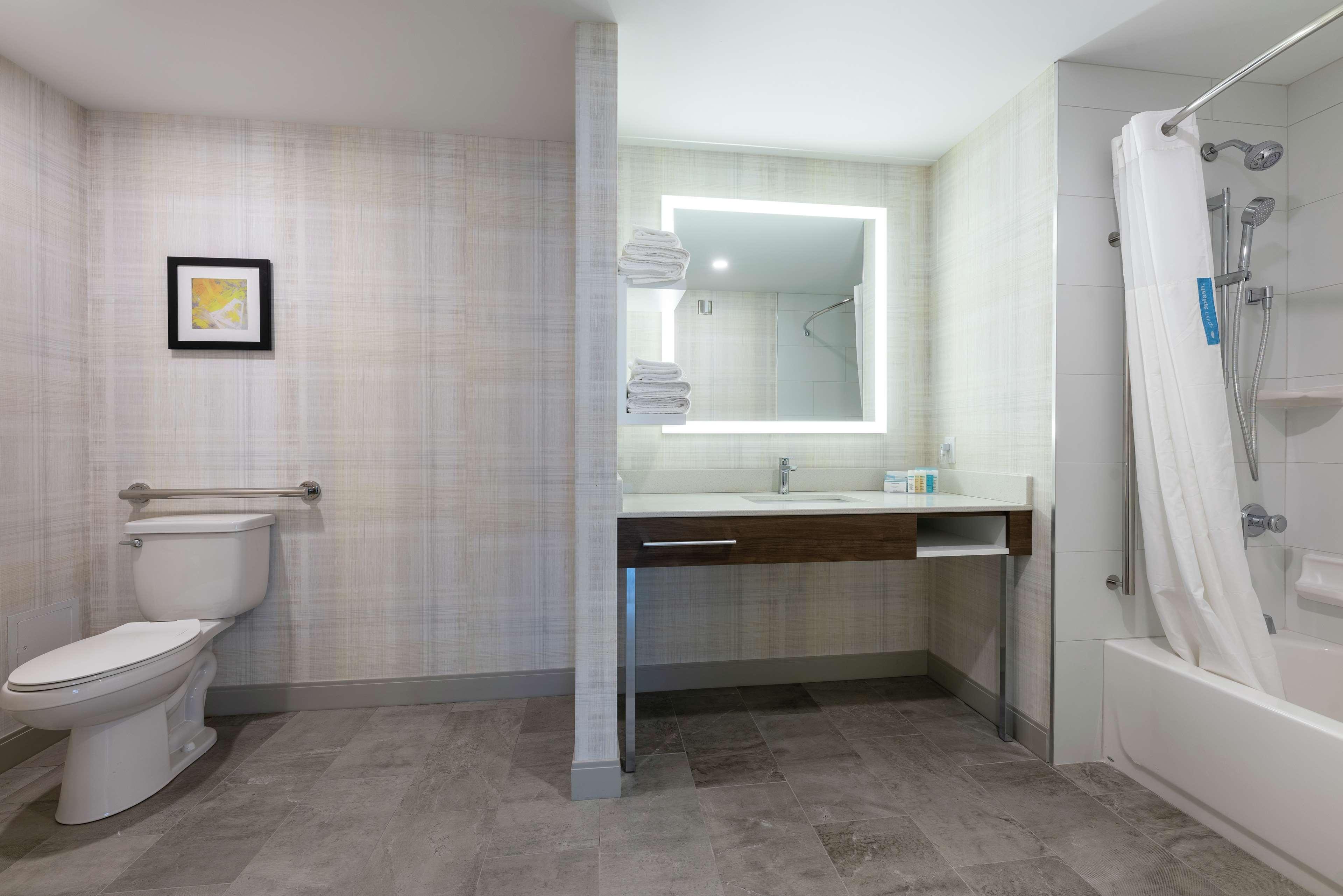 Studio Two Queen Beds Non Smoking