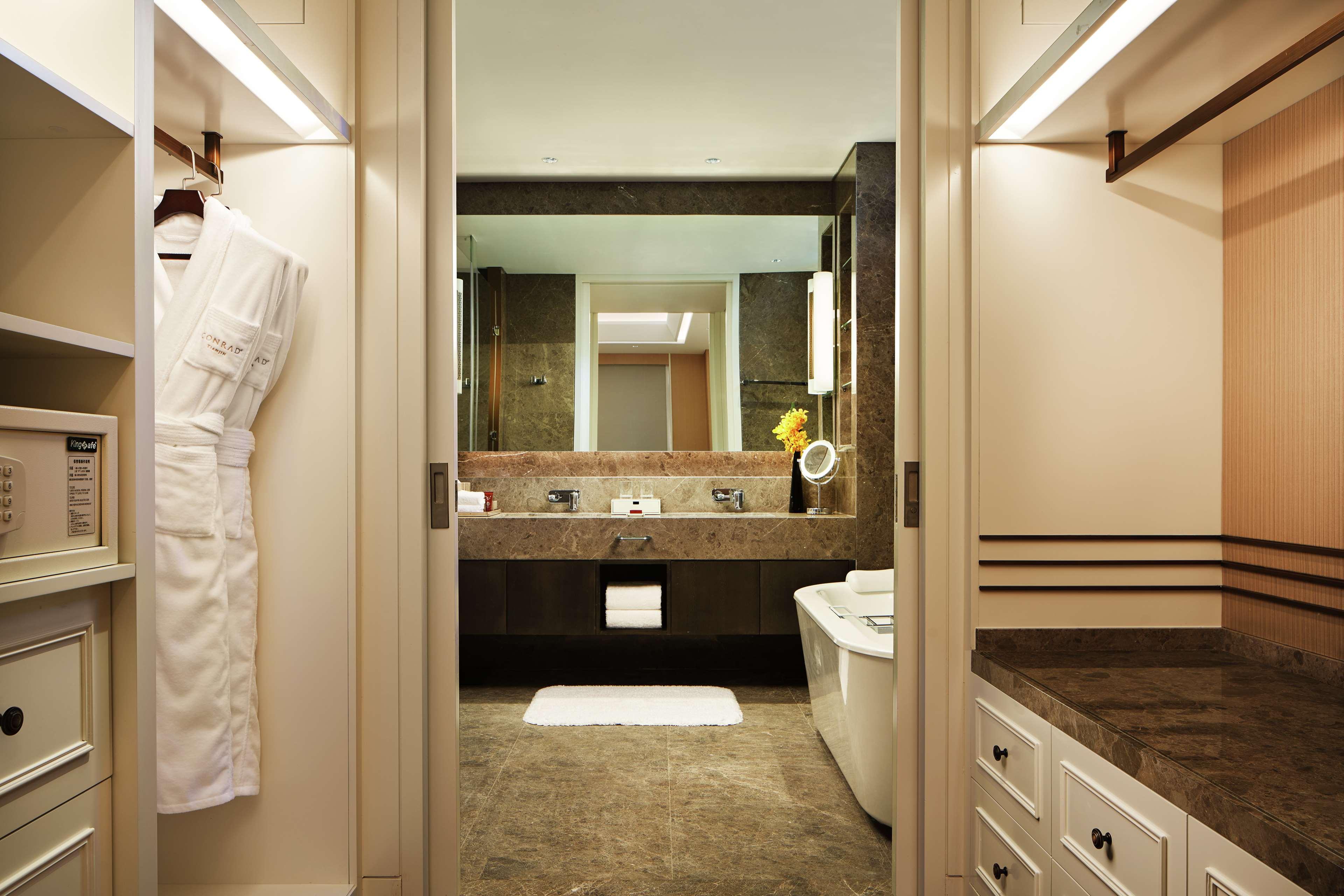 Room King Bed One Bedroom 