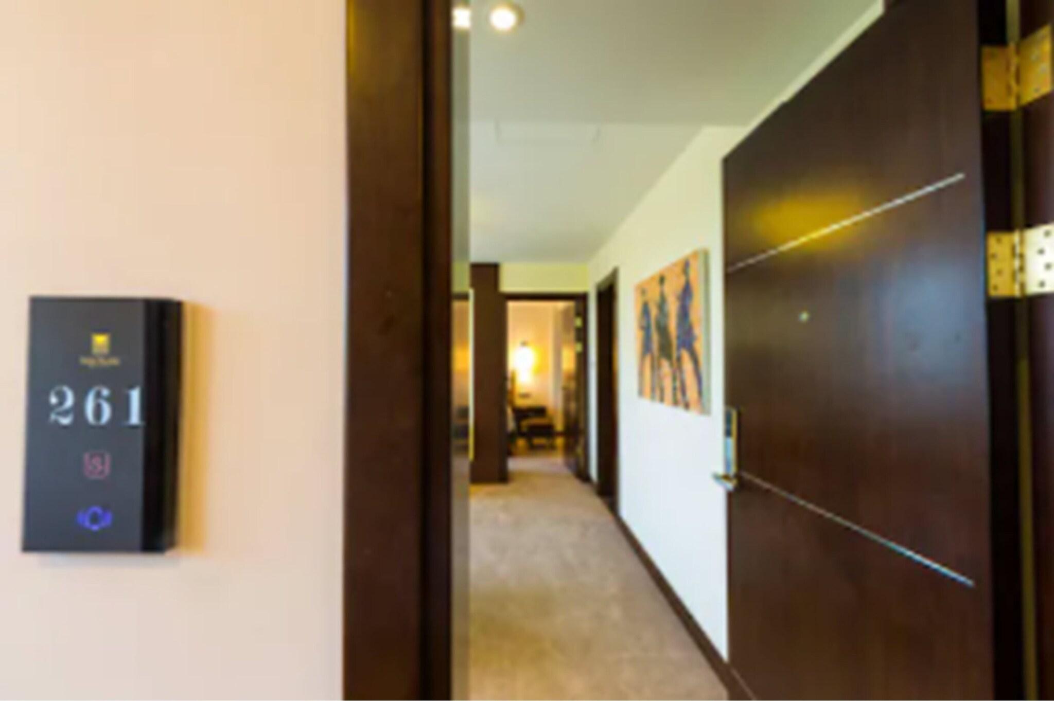 Junior Suite Queen Size Bed