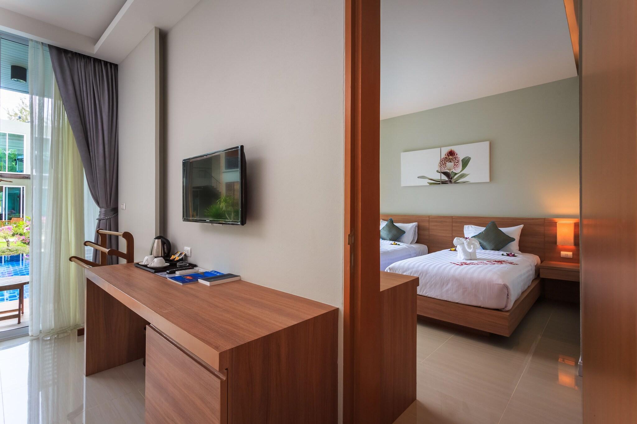 Twin Deluxe Pool View