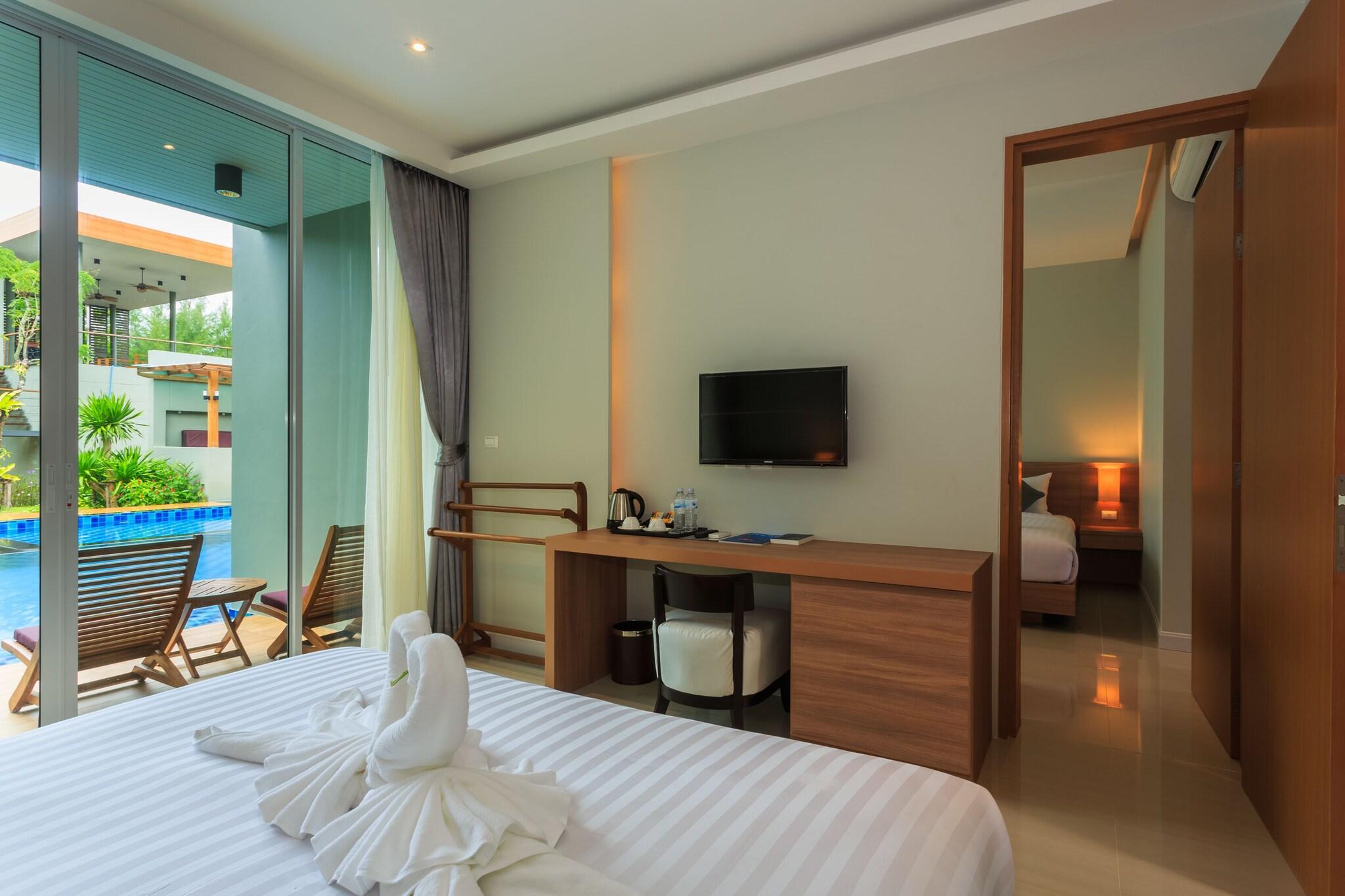 Twin Deluxe Pool View