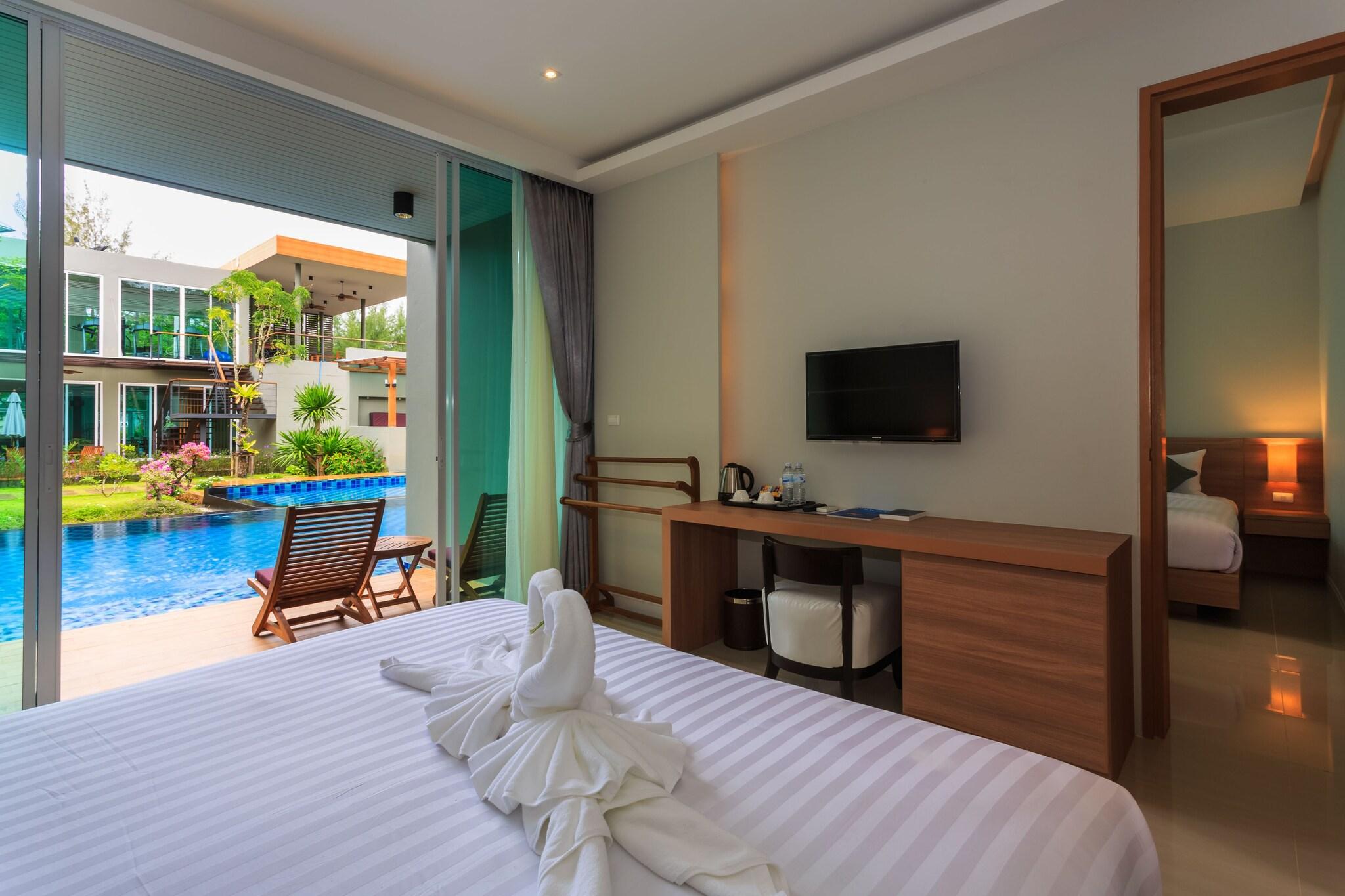 Twin Deluxe Pool View