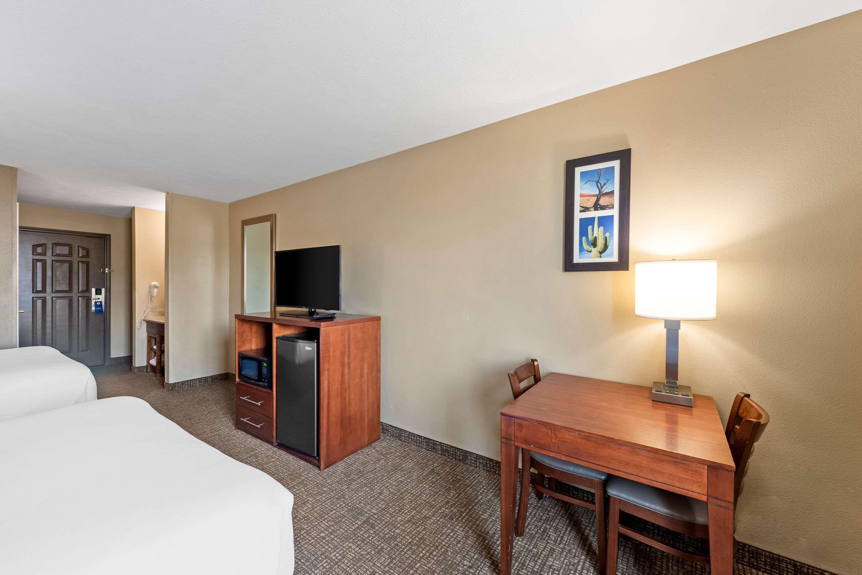 Suite Two Queen Beds Non Smoking