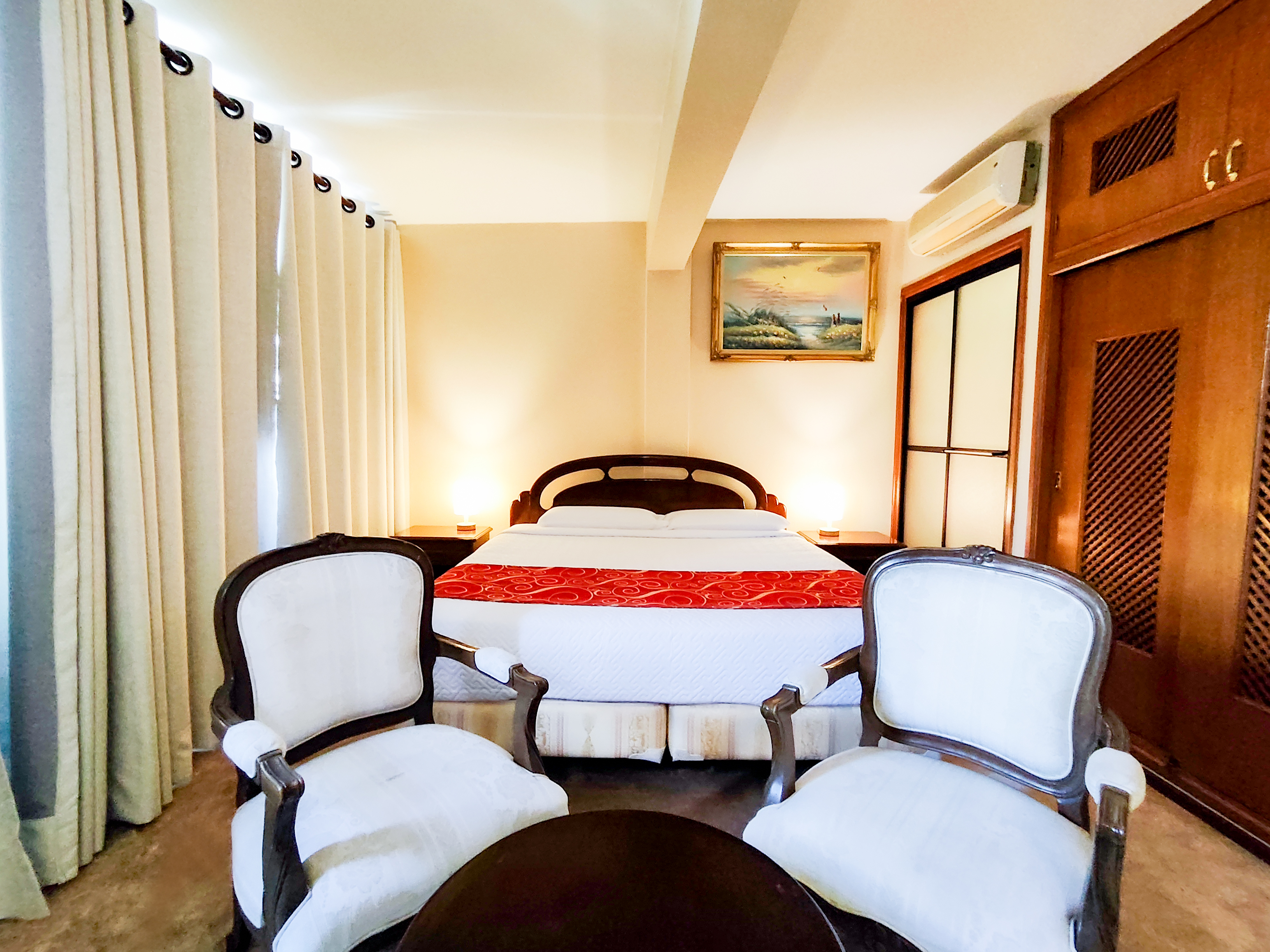 Suite King Bed with Jacuzzi