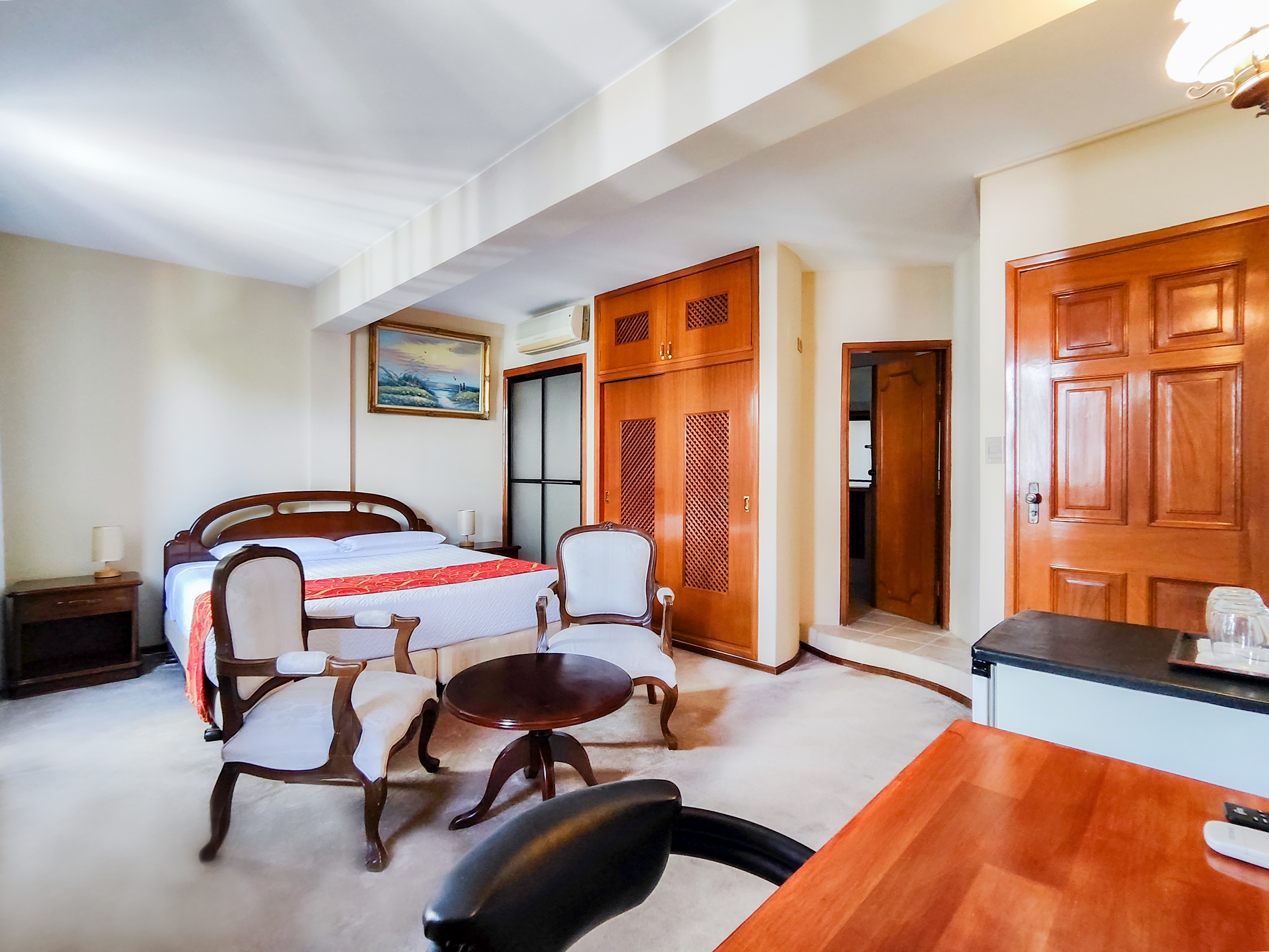 Suite King Bed with Jacuzzi