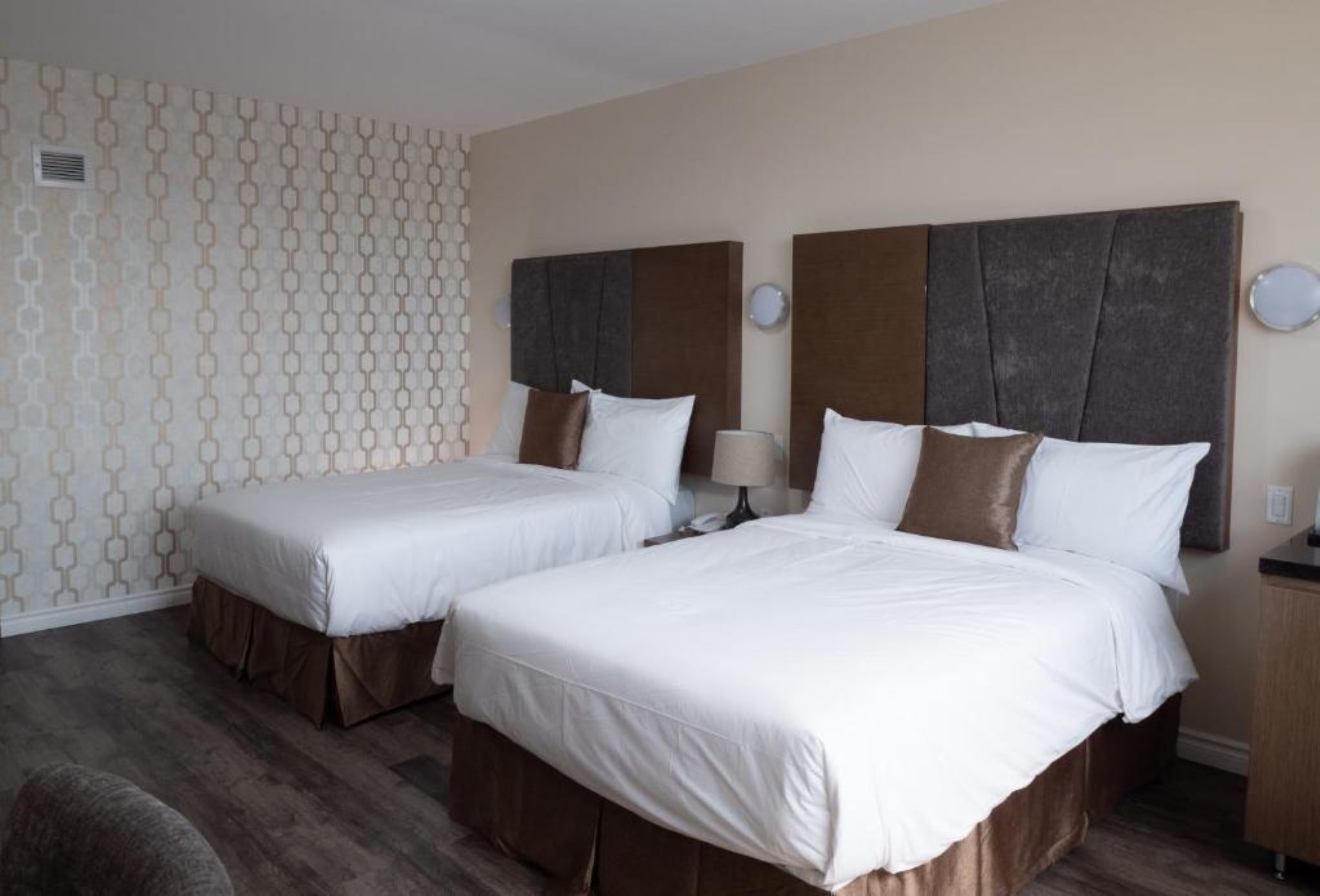 Suite Two Queen Beds