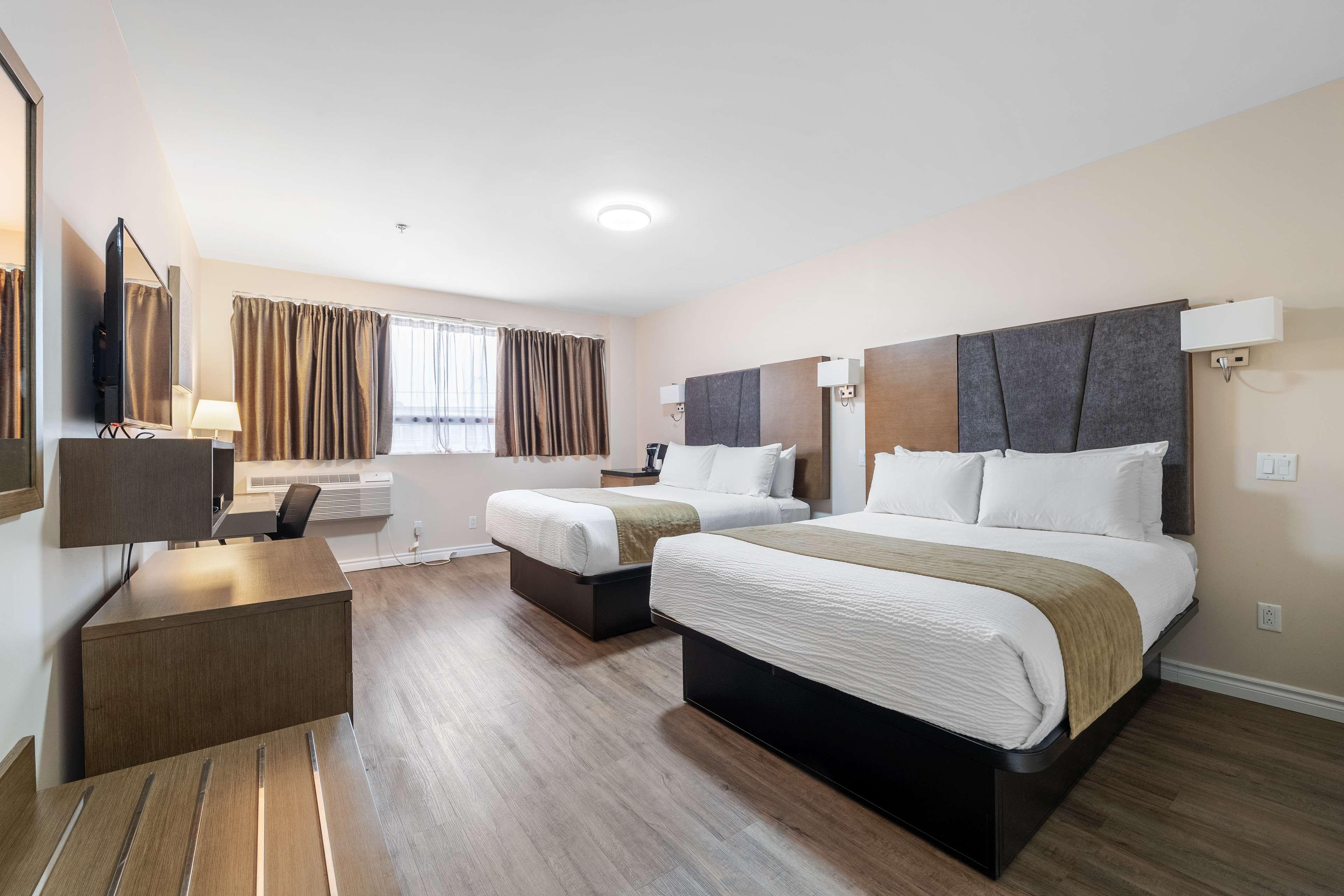 Quadruple Two Queen Beds