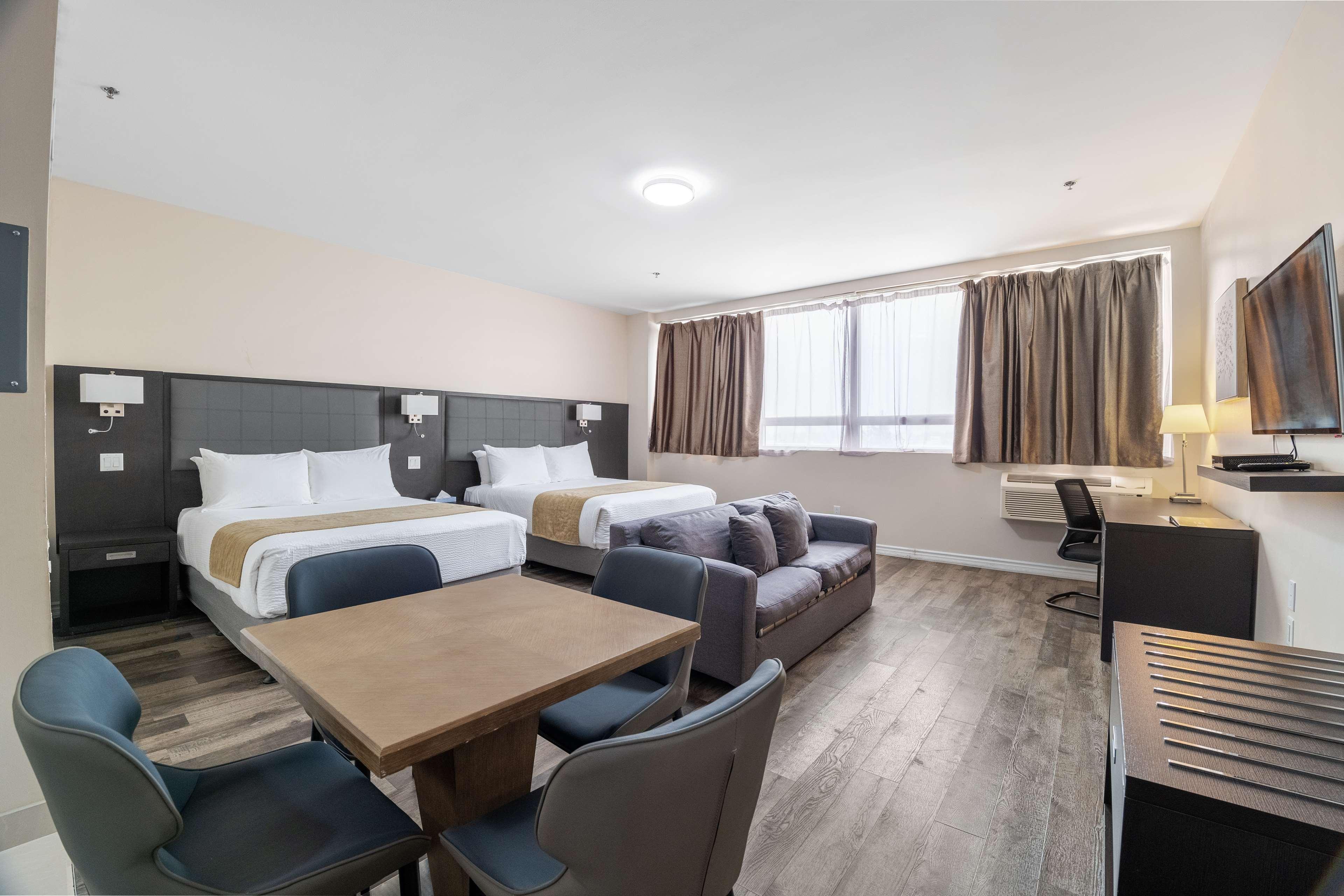 Suite Two Queen Beds