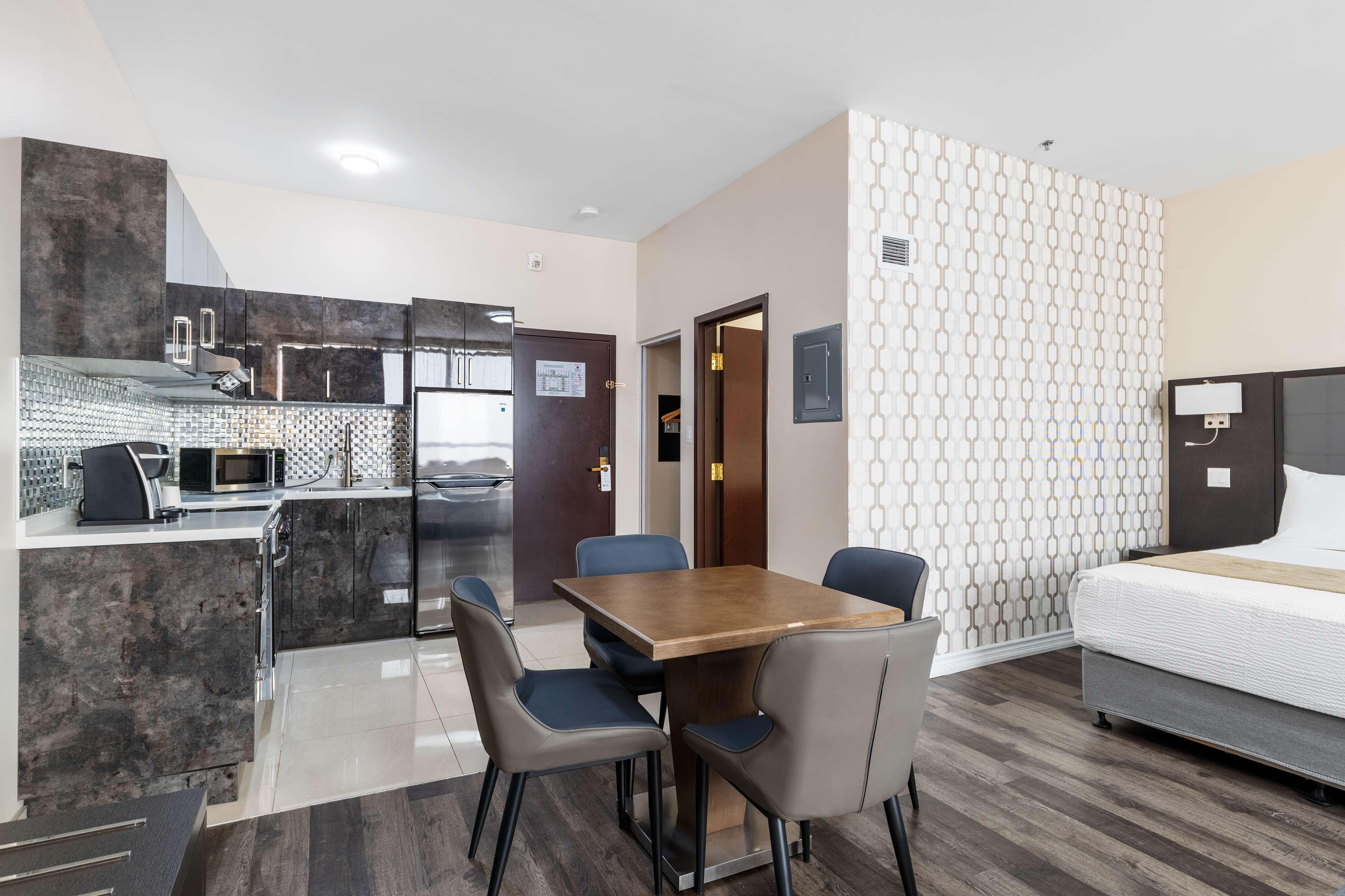 Suite Two Queen Beds