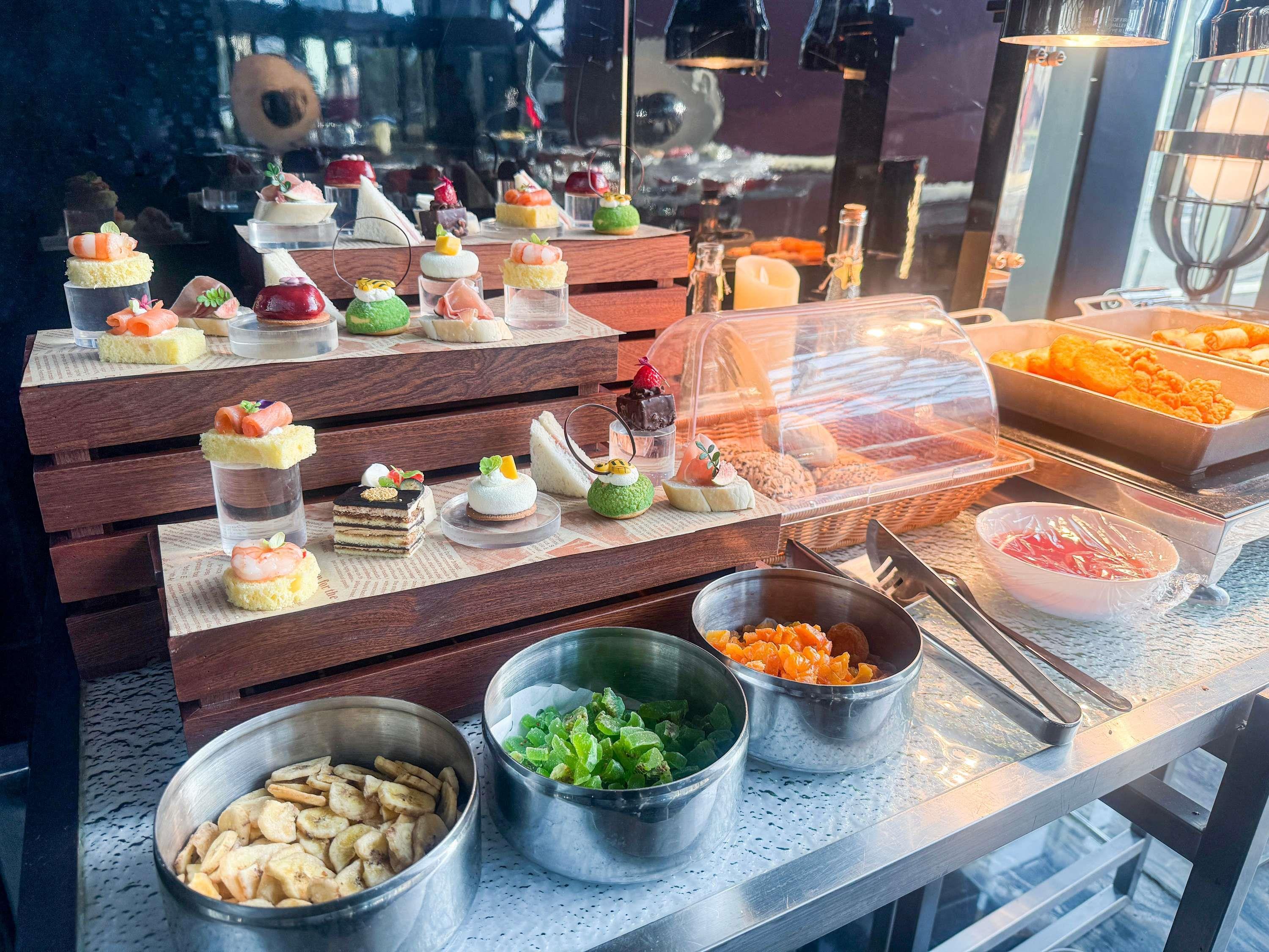 Double Club King Bed