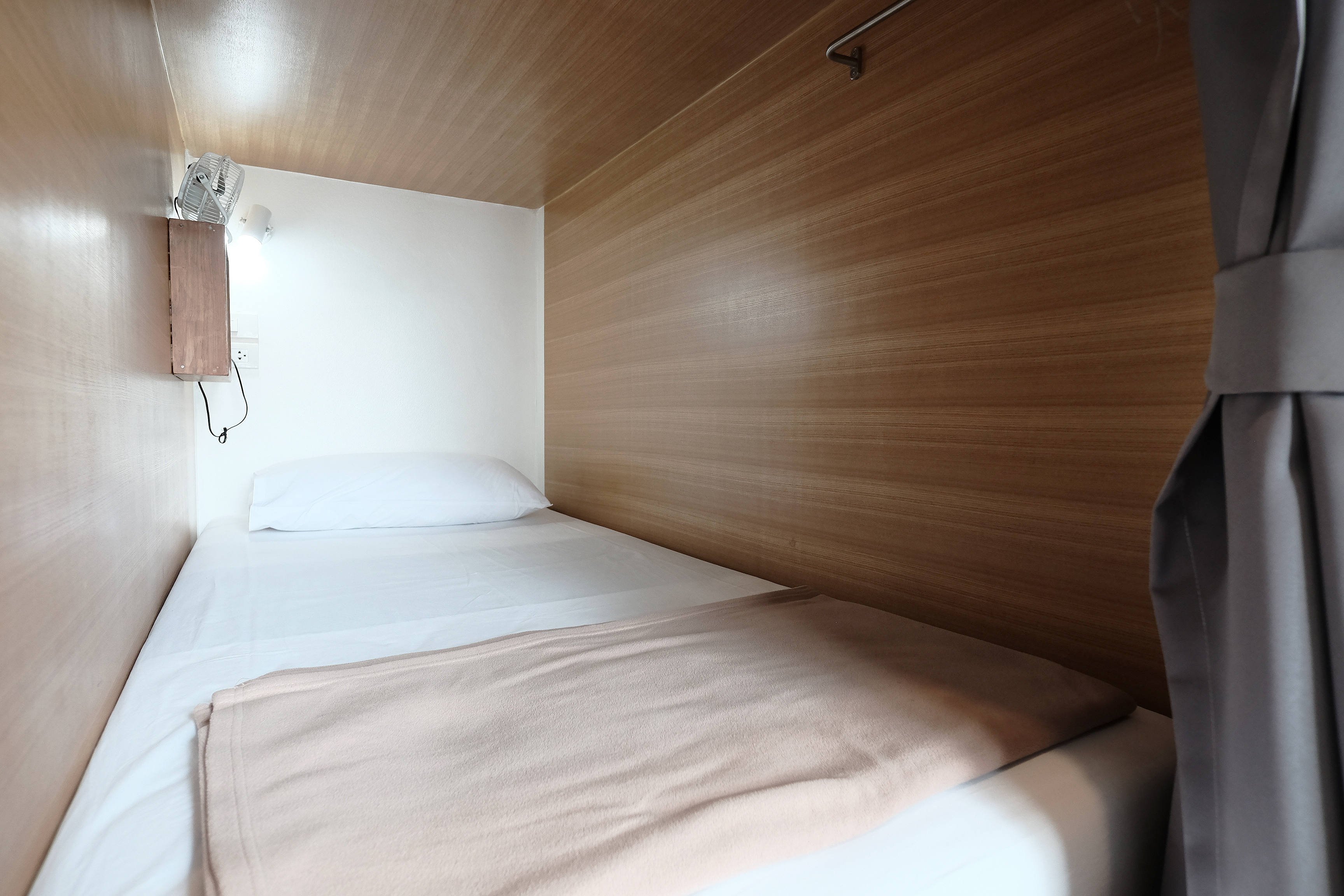 Bed in Dormitory Capacity 8 with Shared Bathroom