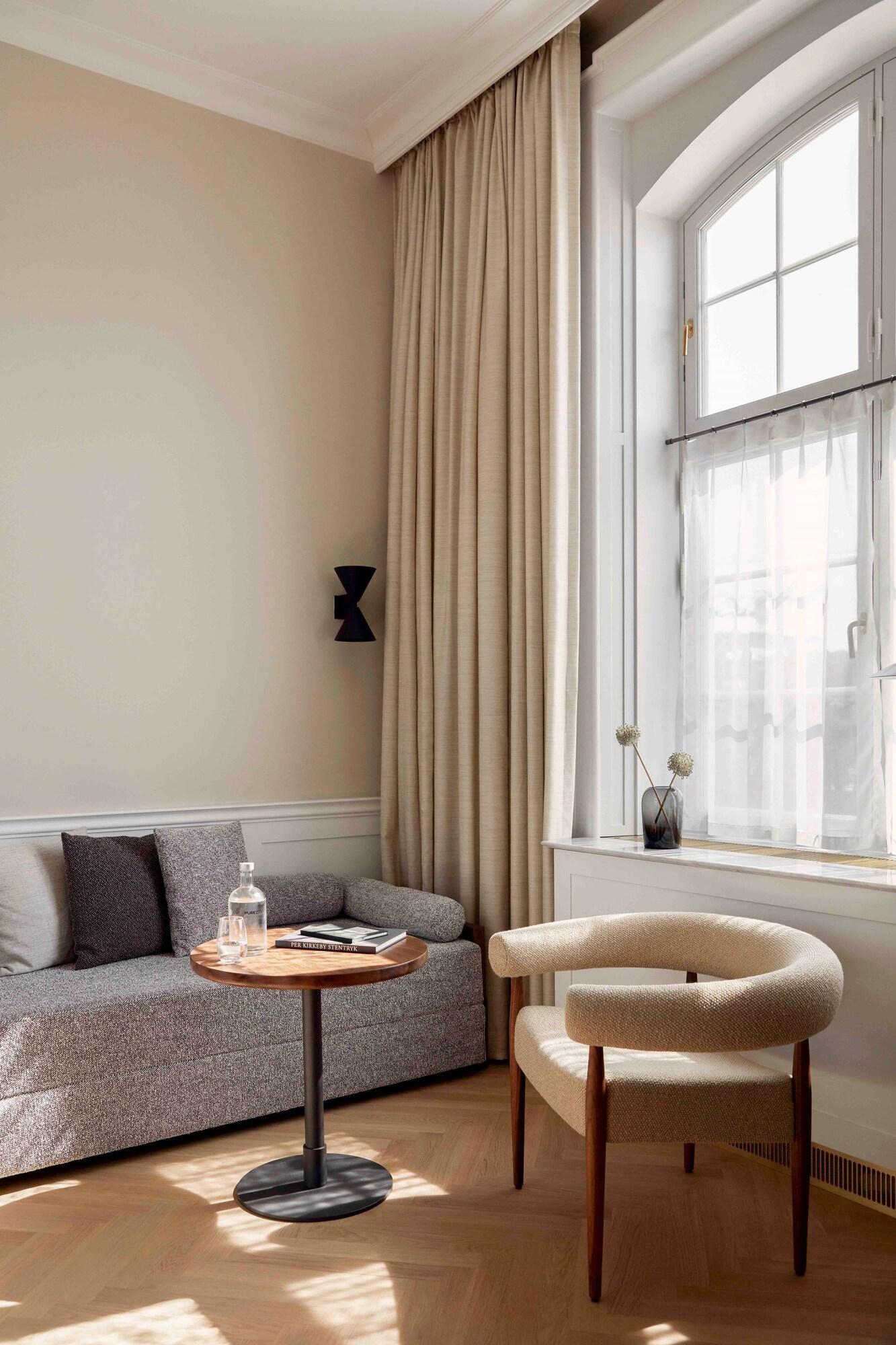 Junior Suite King Size Bed