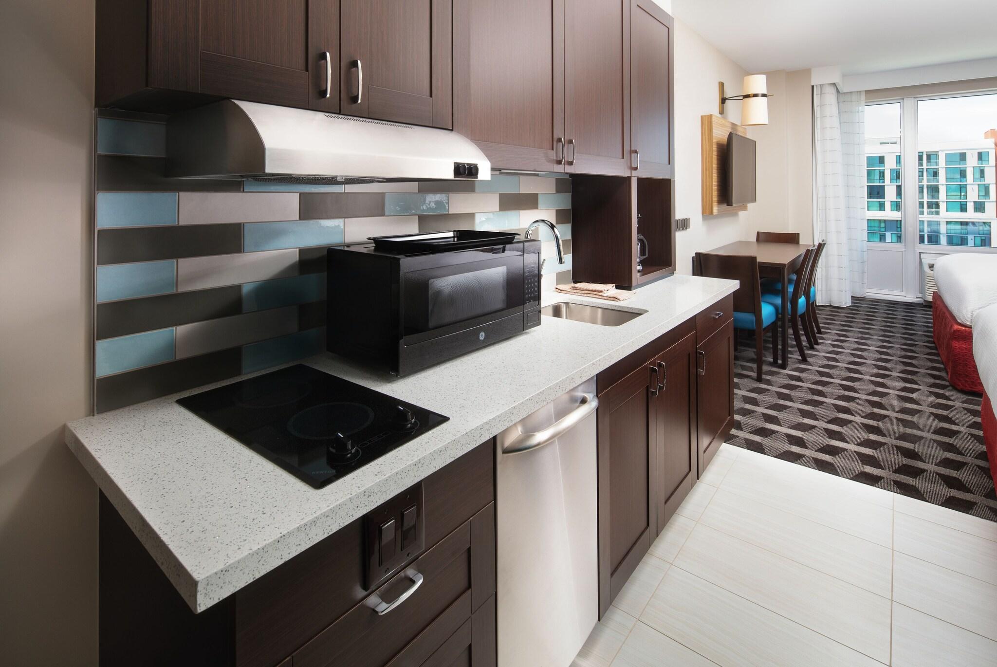 Studio Two Queen Beds