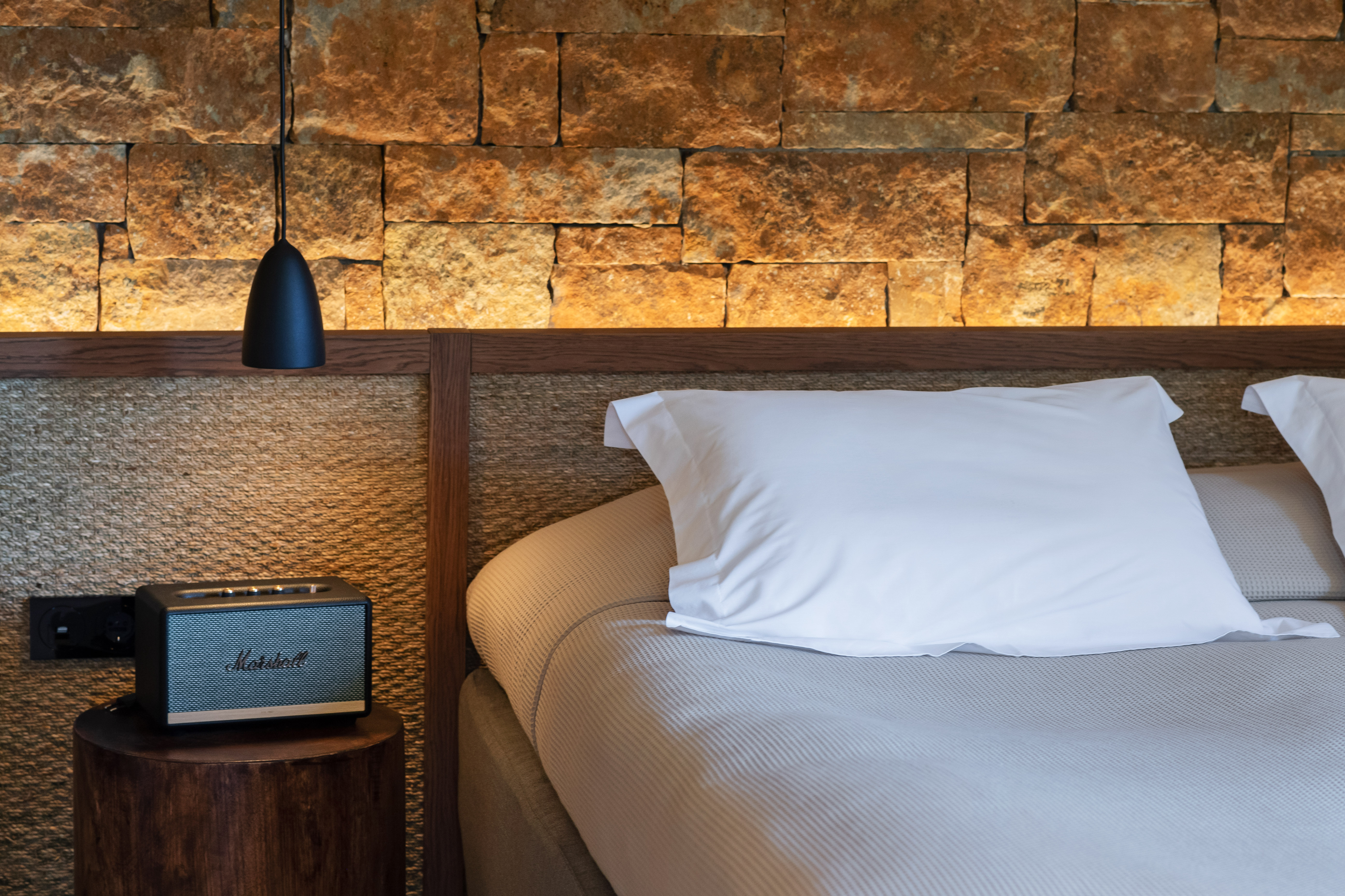 Double Deluxe One Bed