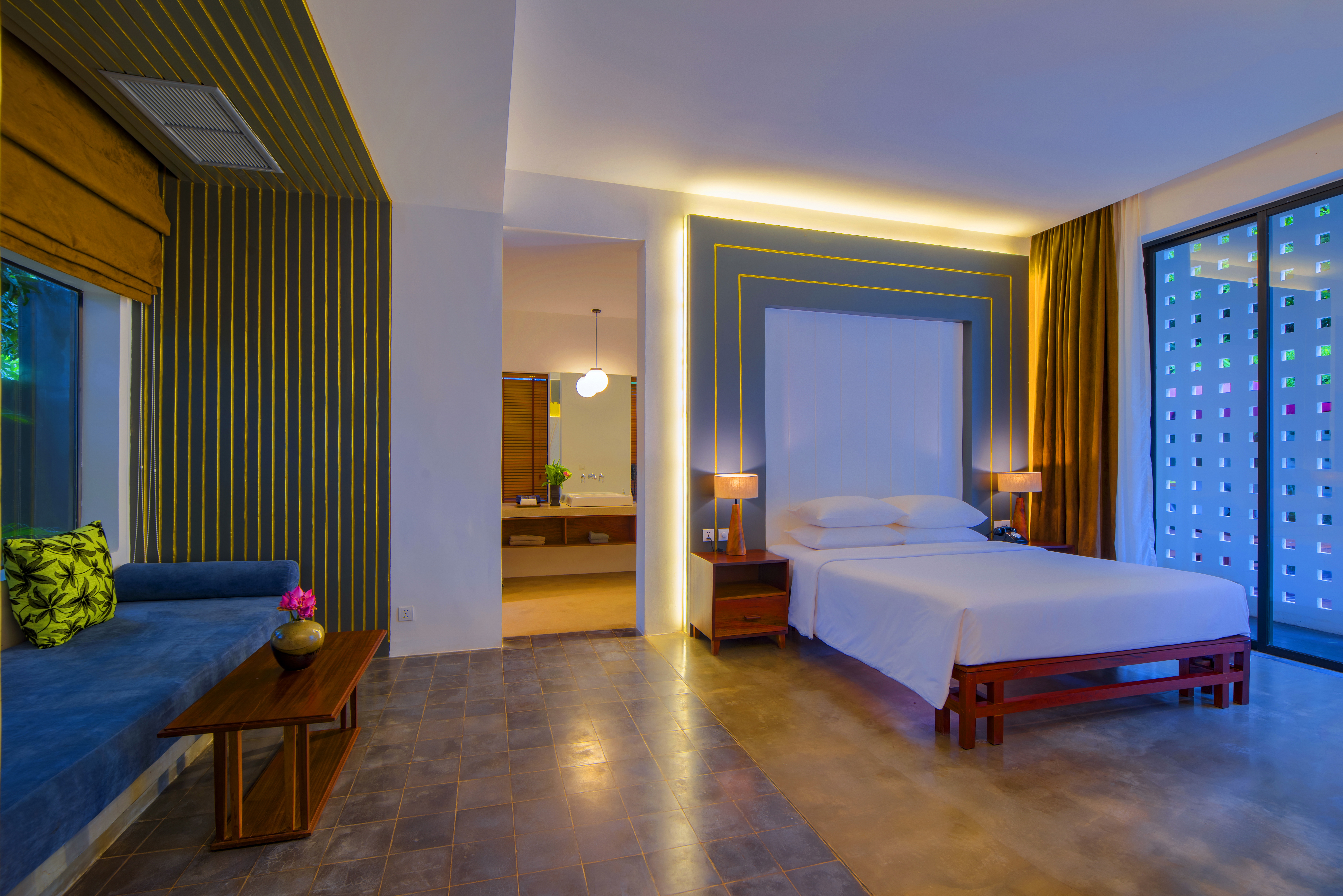 Suite Pool View King Bed