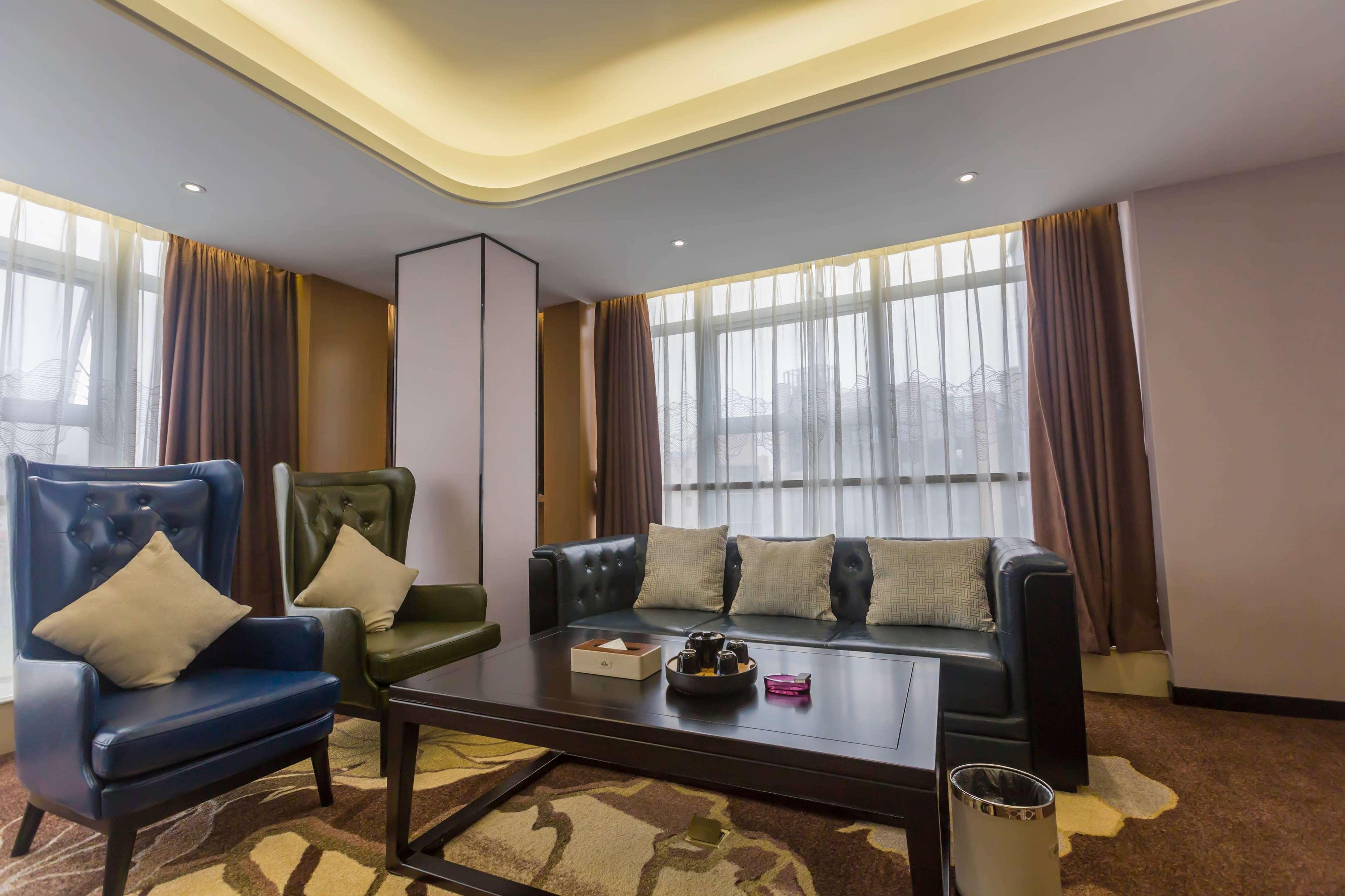 Suite Deluxe King Bed