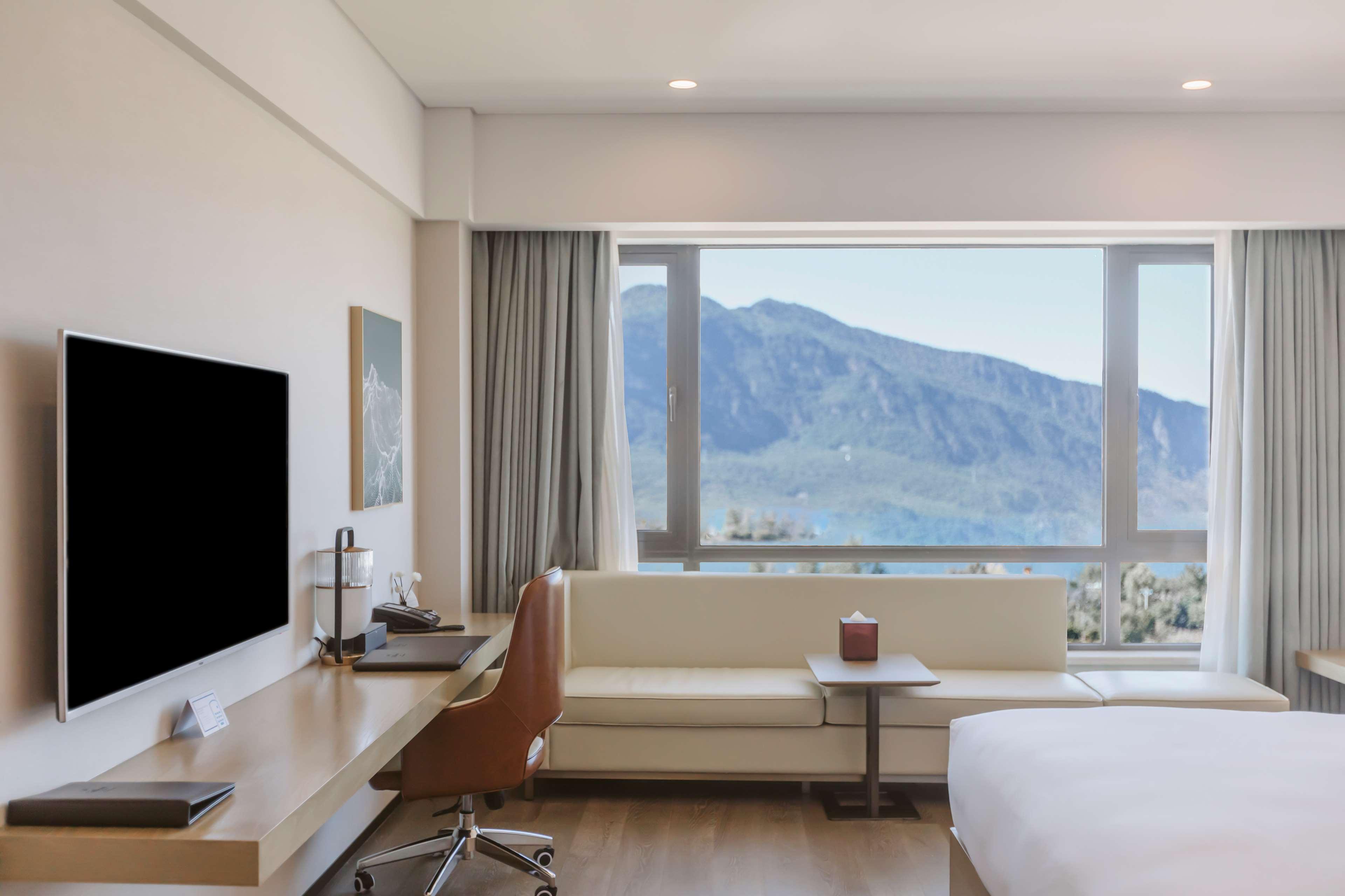 Room Deluxe Lake View