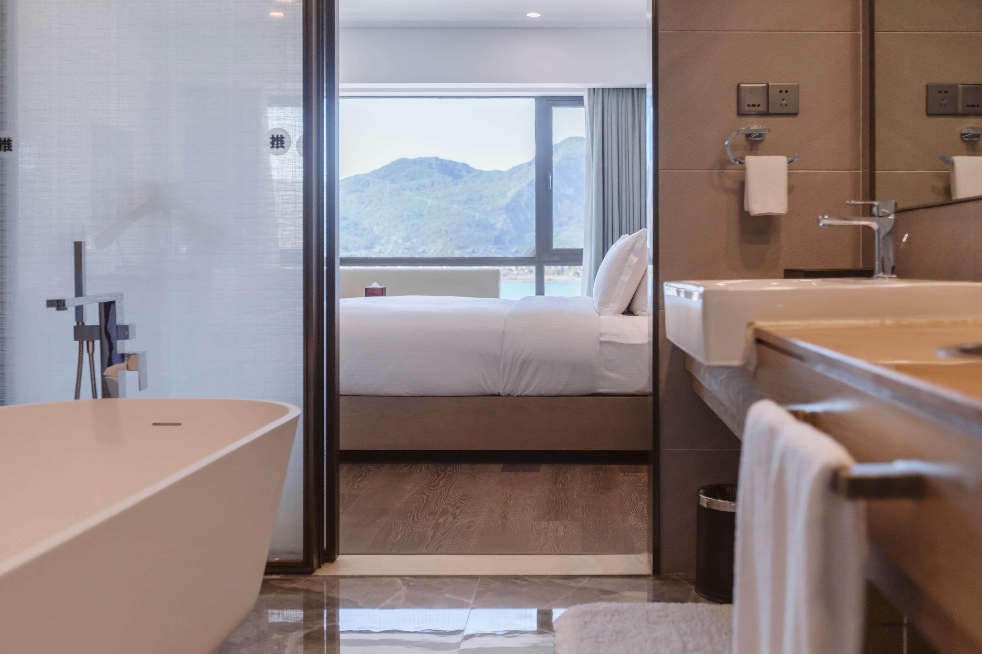 Room Deluxe Lake View