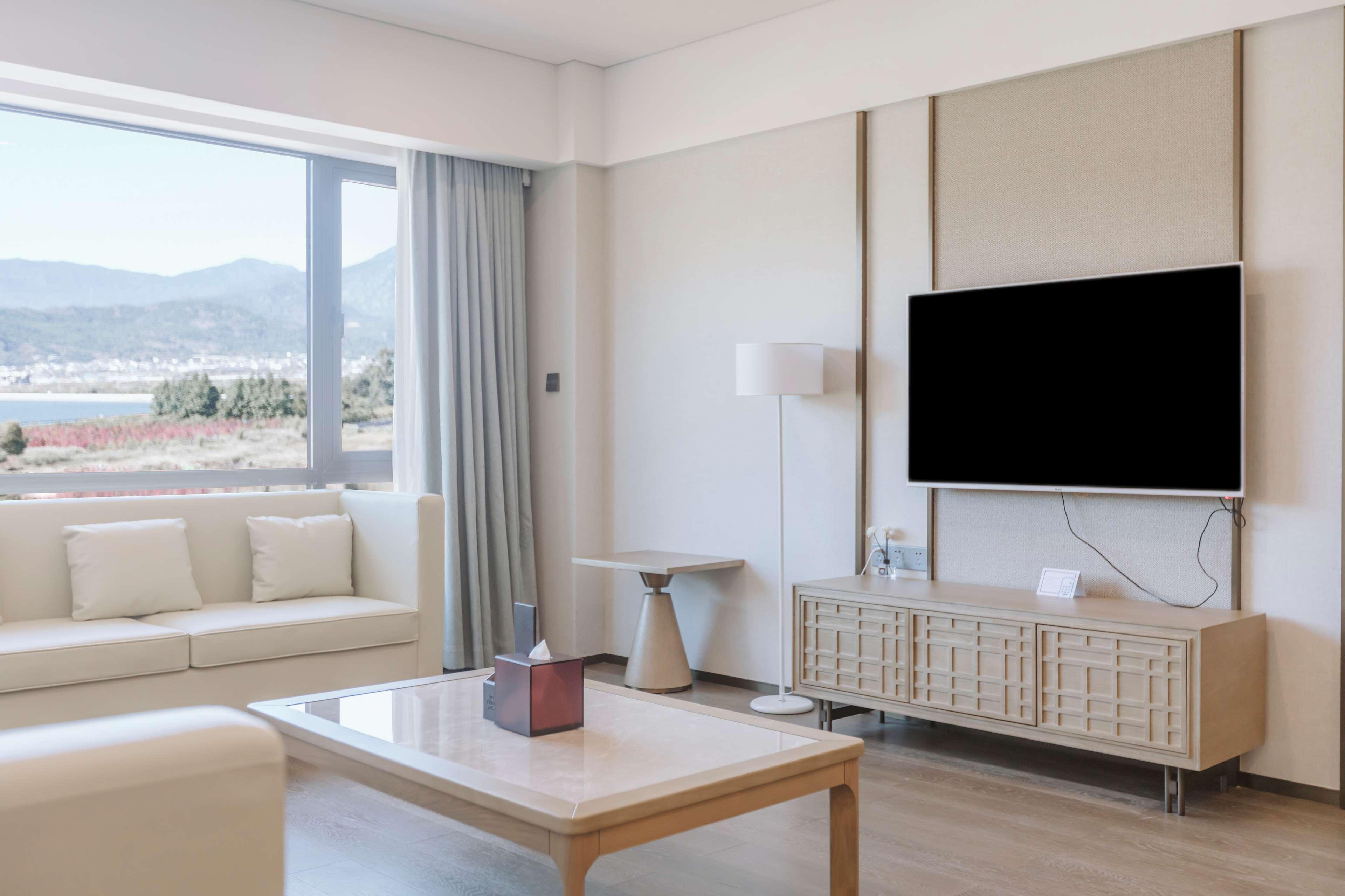 Suite Deluxe King Bed