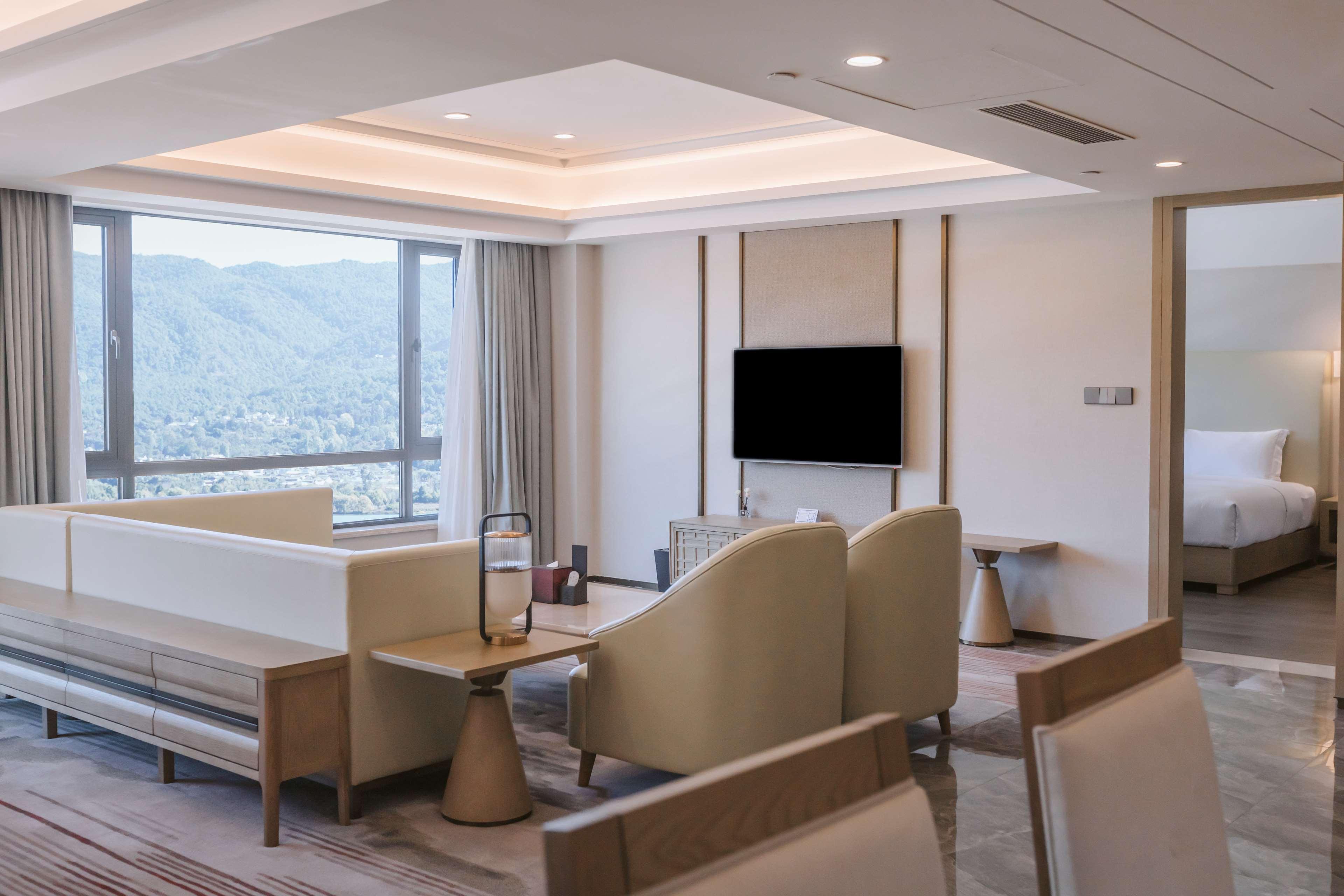 Suite Deluxe King Bed