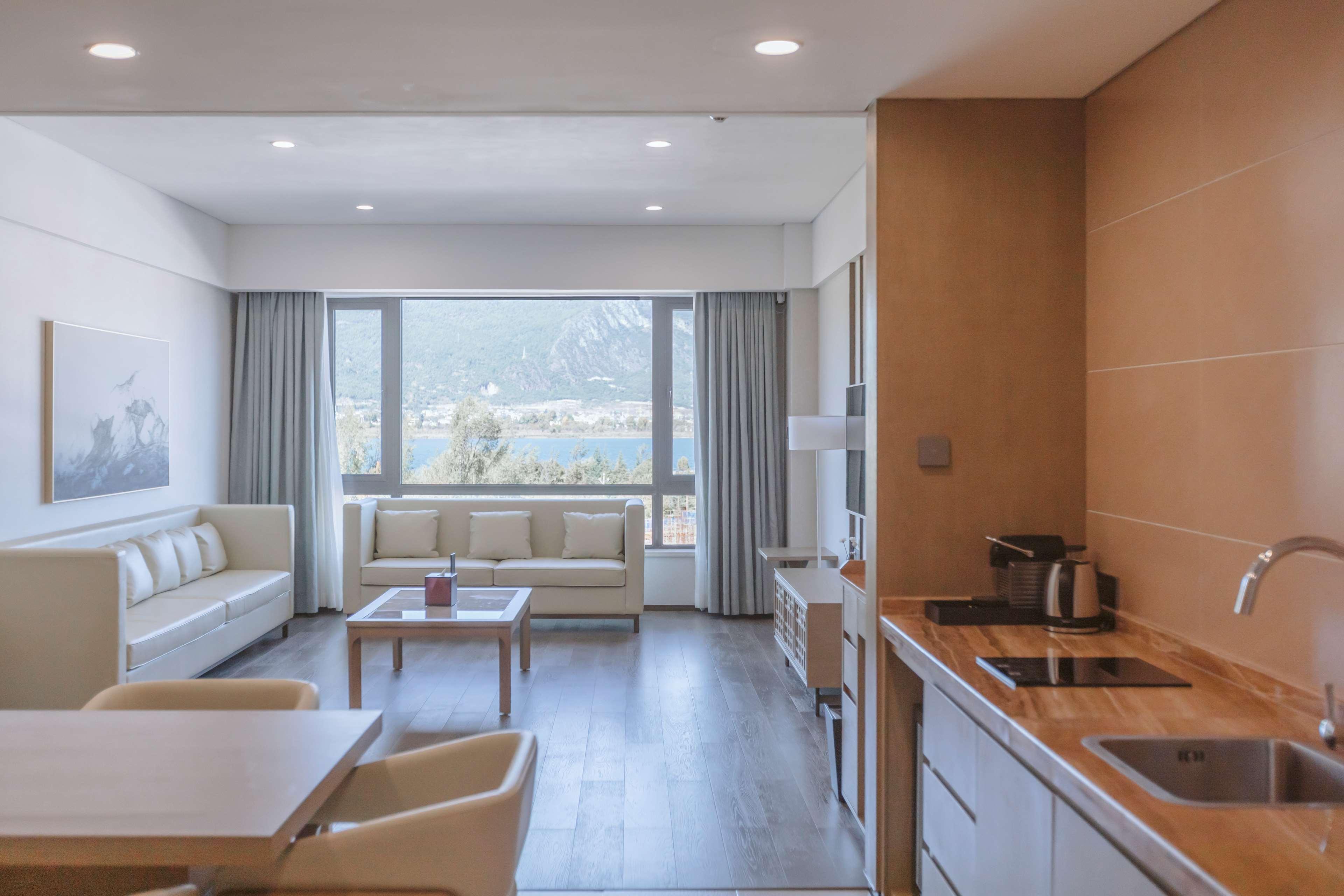 Suite Deluxe King Bed