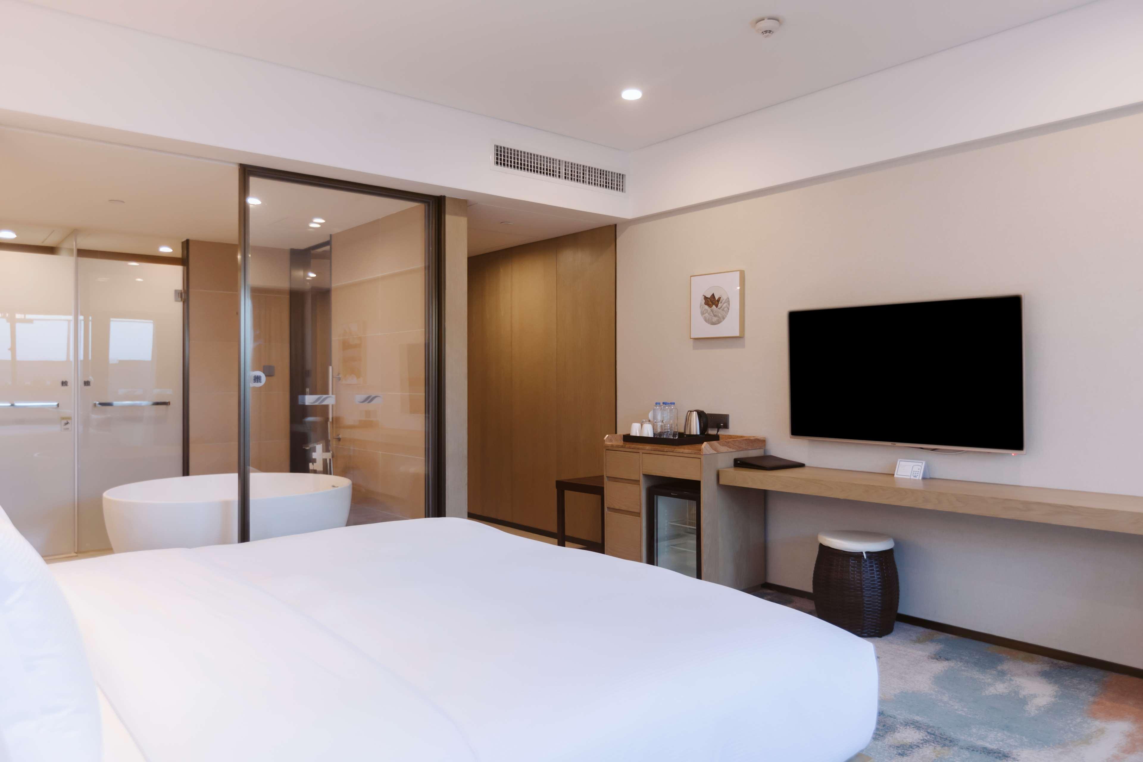 Room Deluxe King Bed