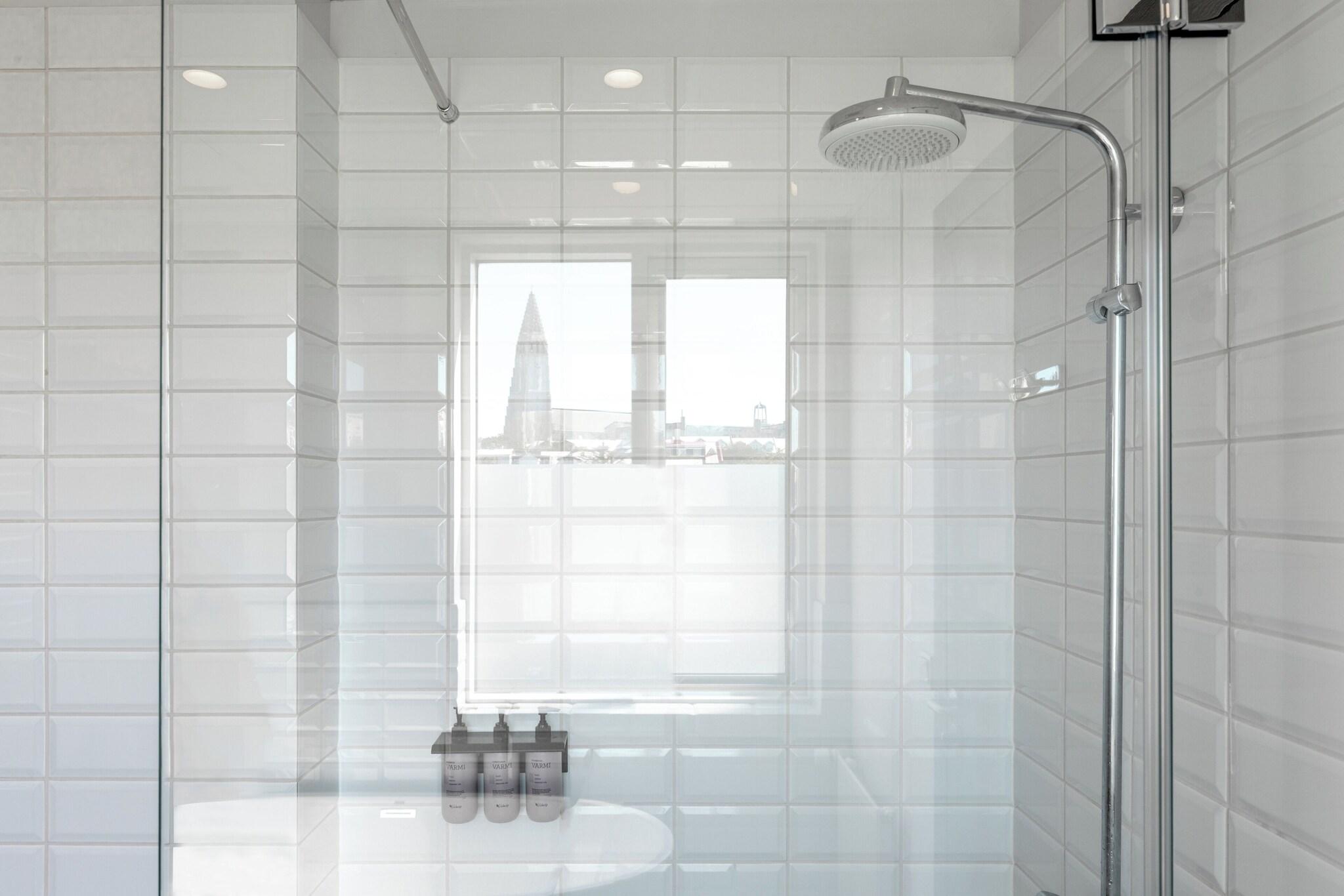 Double Deluxe Queen Bed