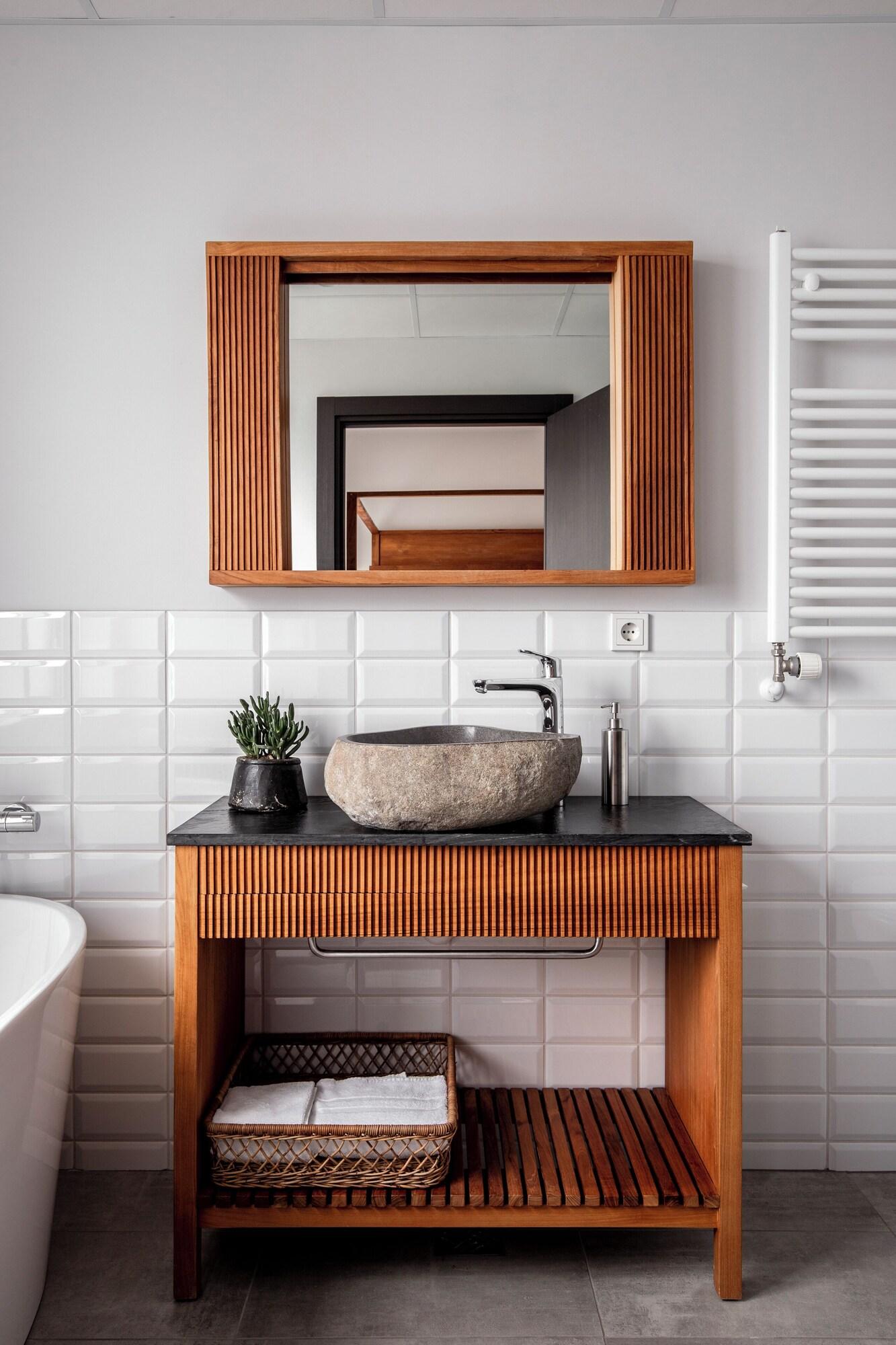 Double Deluxe Queen Bed