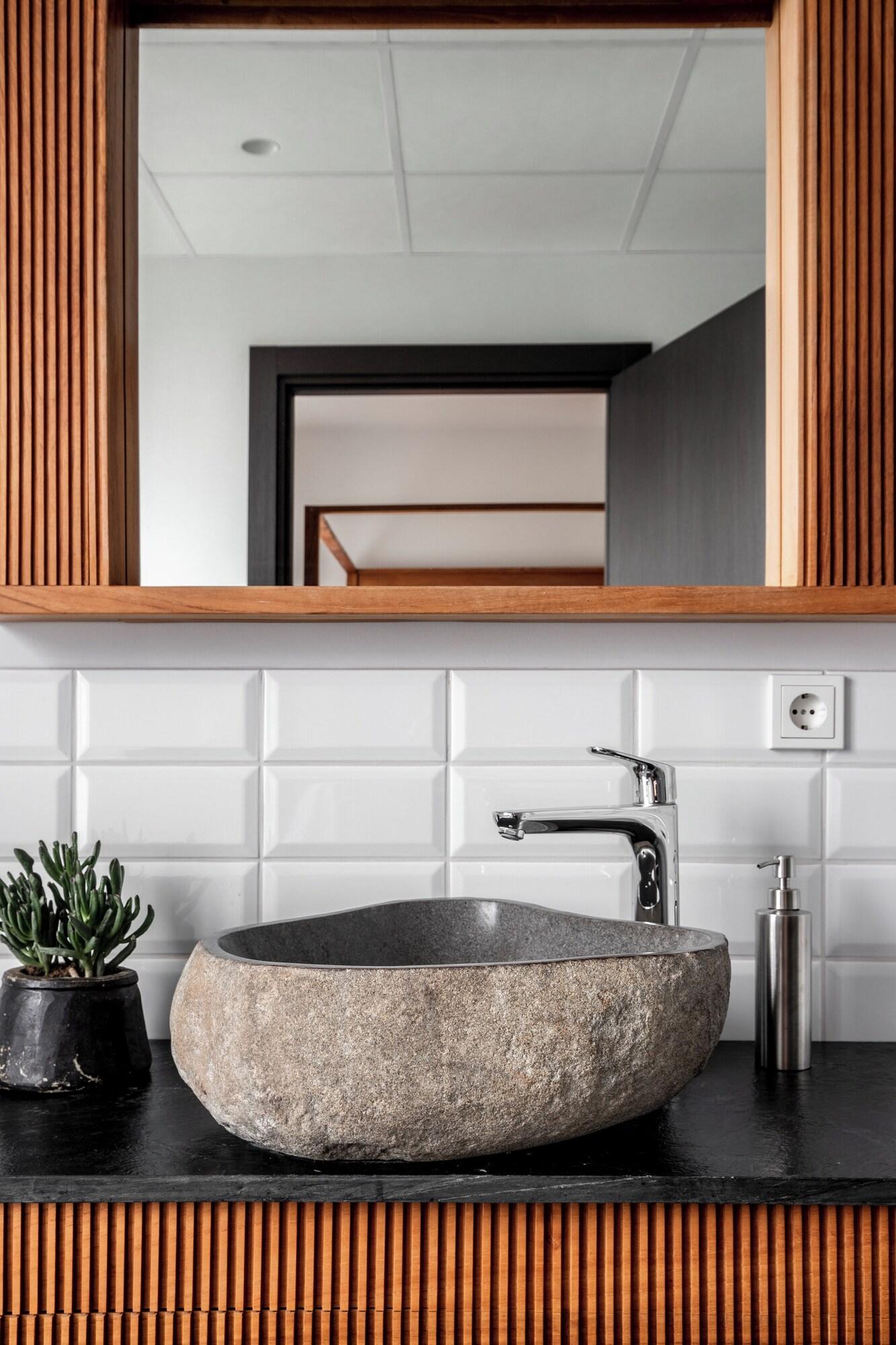 Single Queen Size Bed