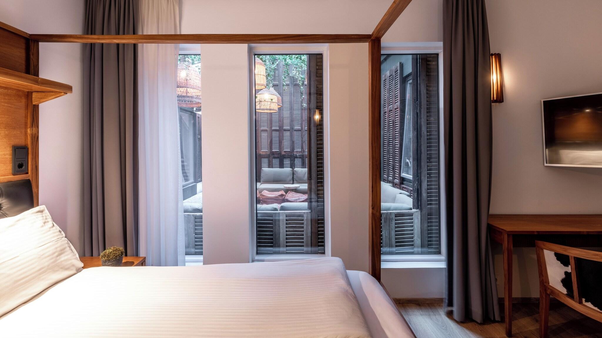 Single Queen Size Bed