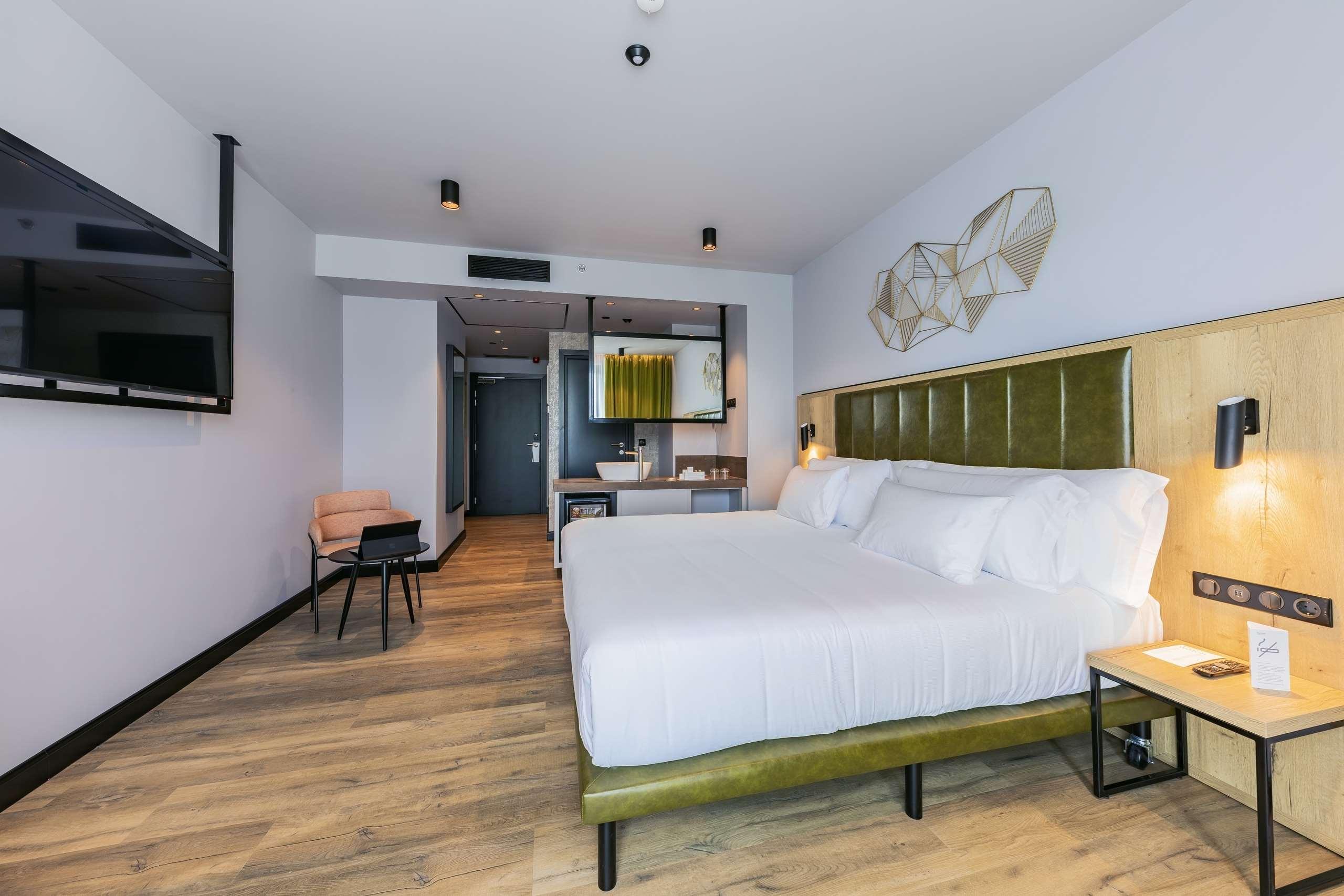 Double or Twin Deluxe with Views