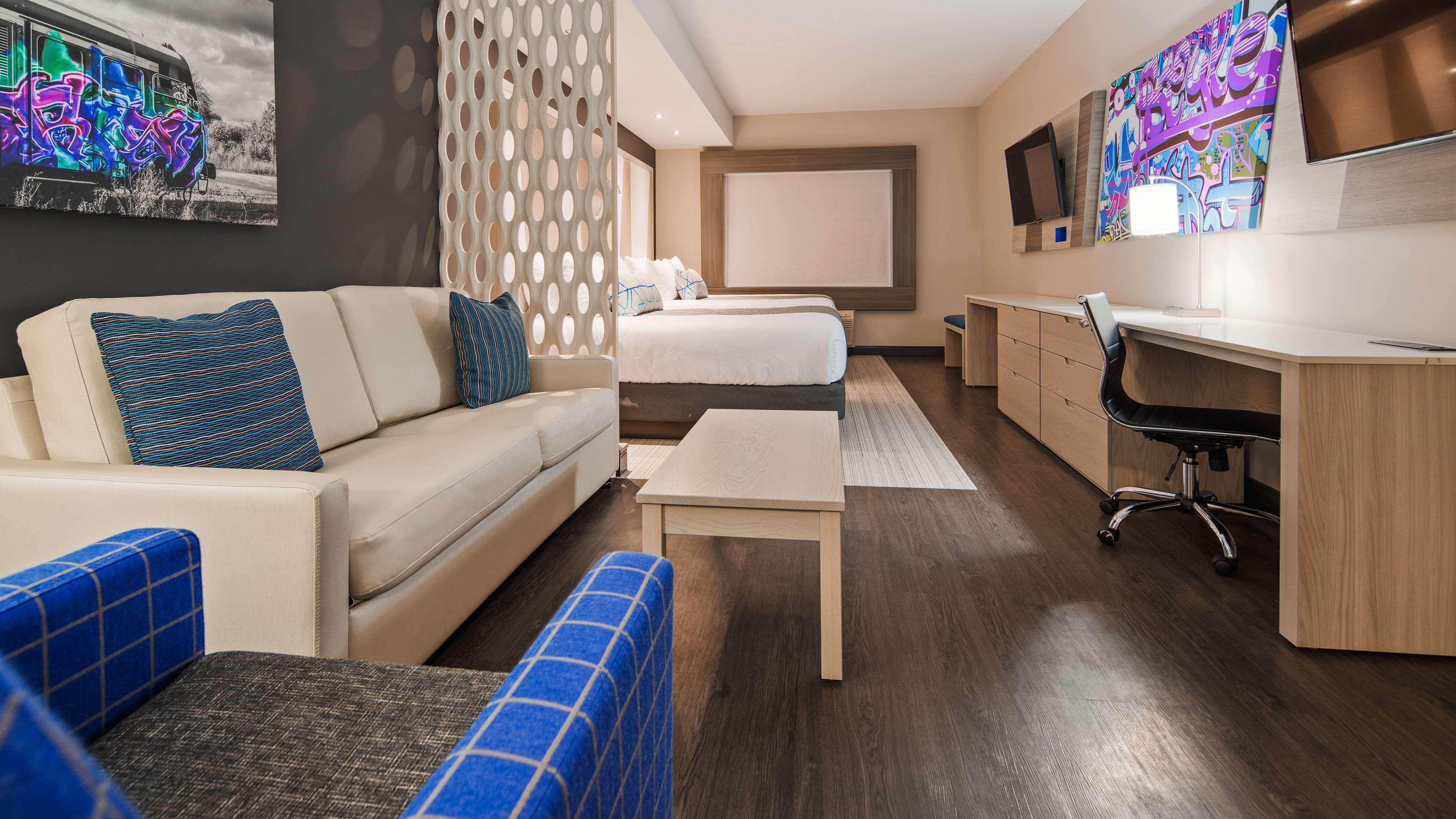 Studio Two Queen Beds